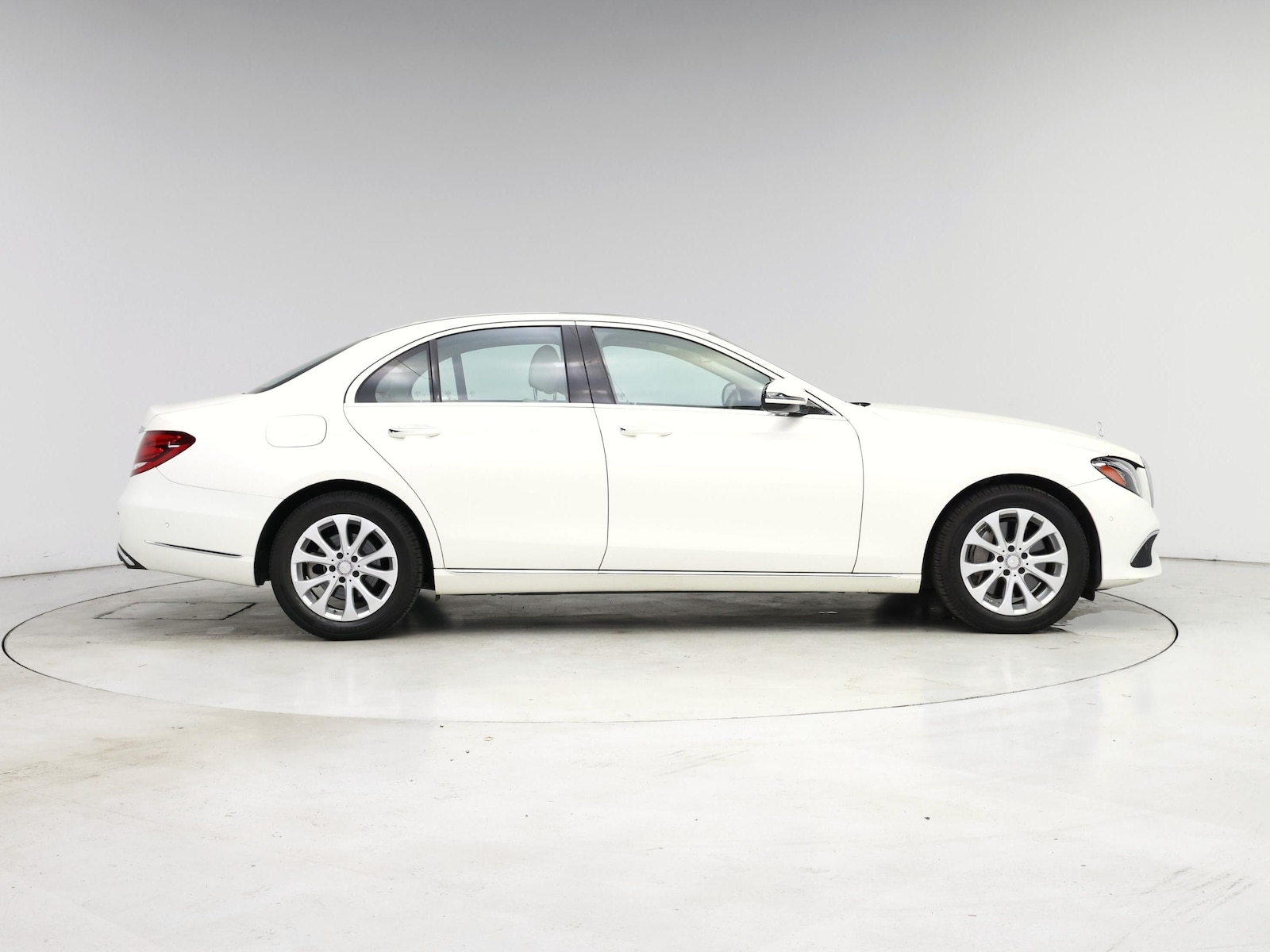 2017 Mercedes-Benz E-Class E300 - Photo 8