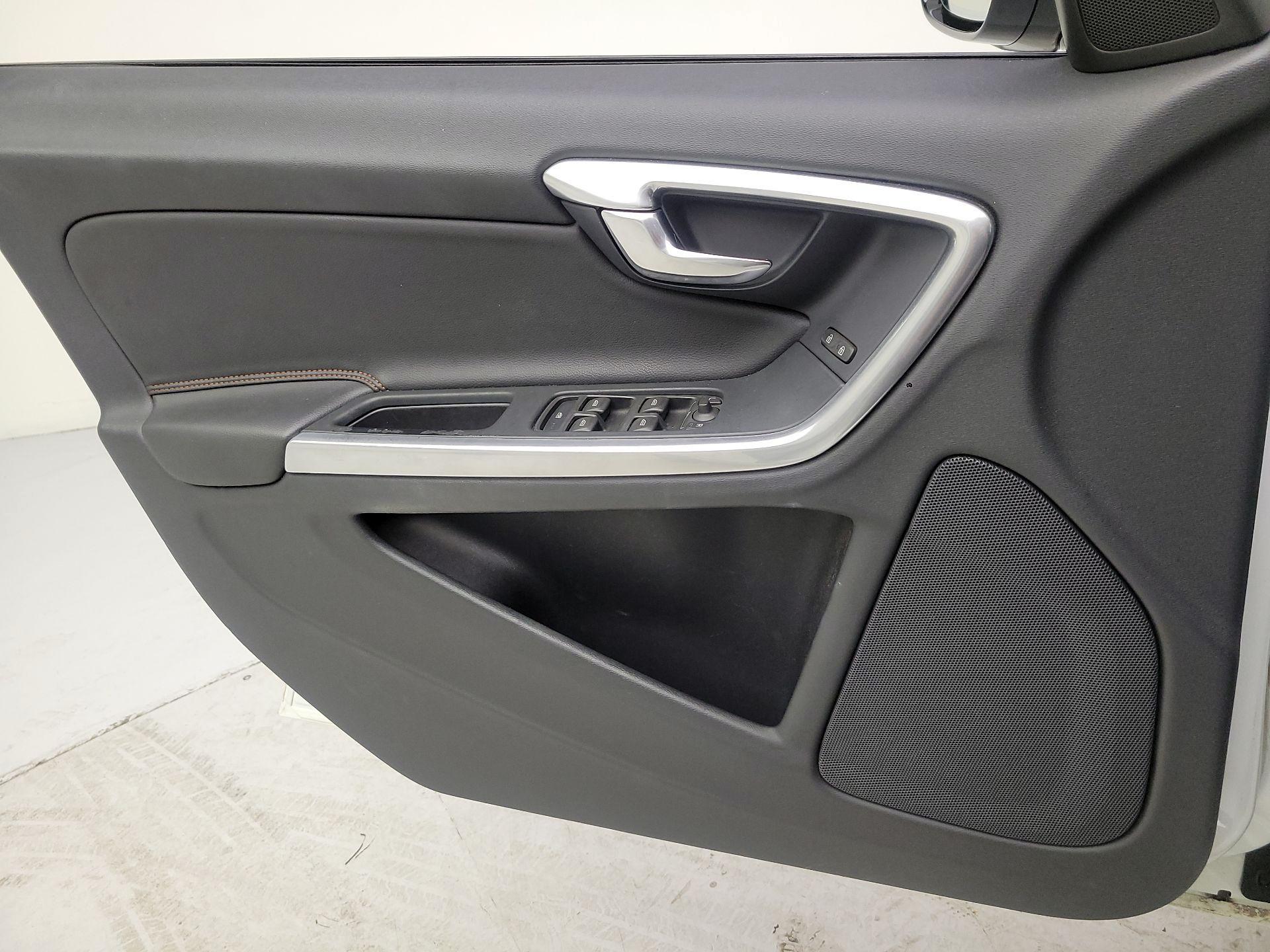 Thumbnail: 2016 Volvo S60 - 12