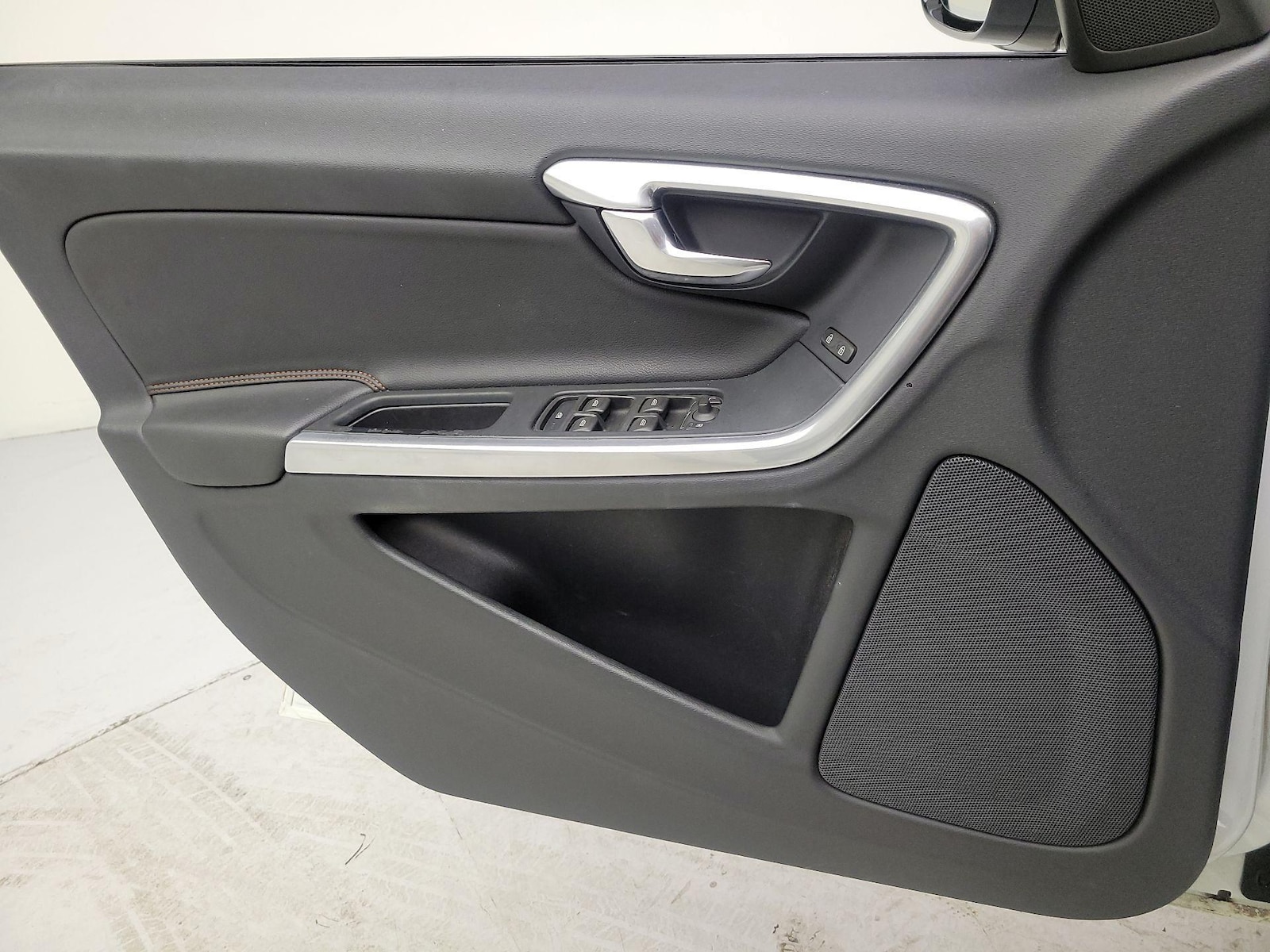 2016 Volvo V60 Platinum - Photo 13