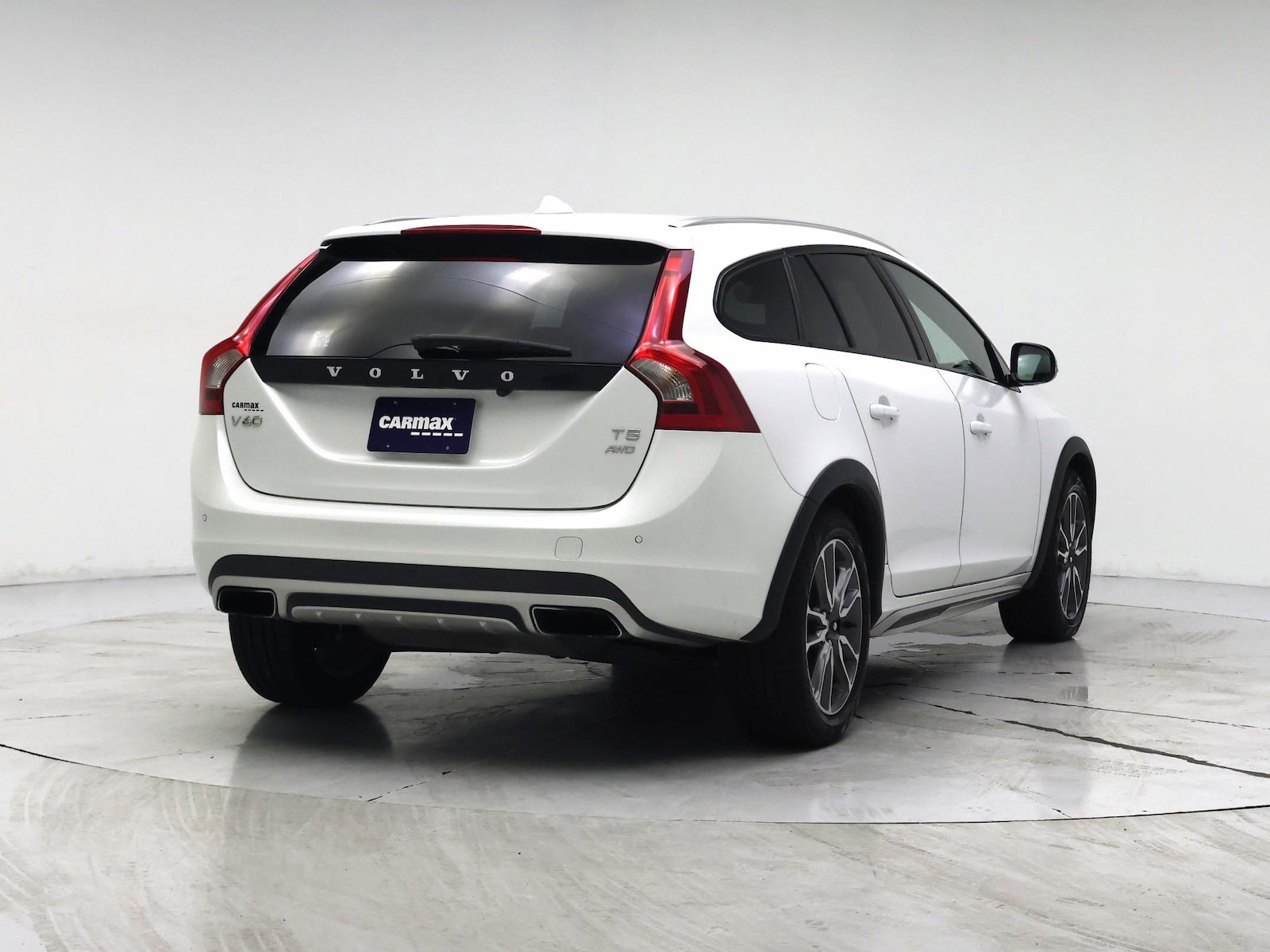 2016 Volvo V60 Platinum - Photo 9