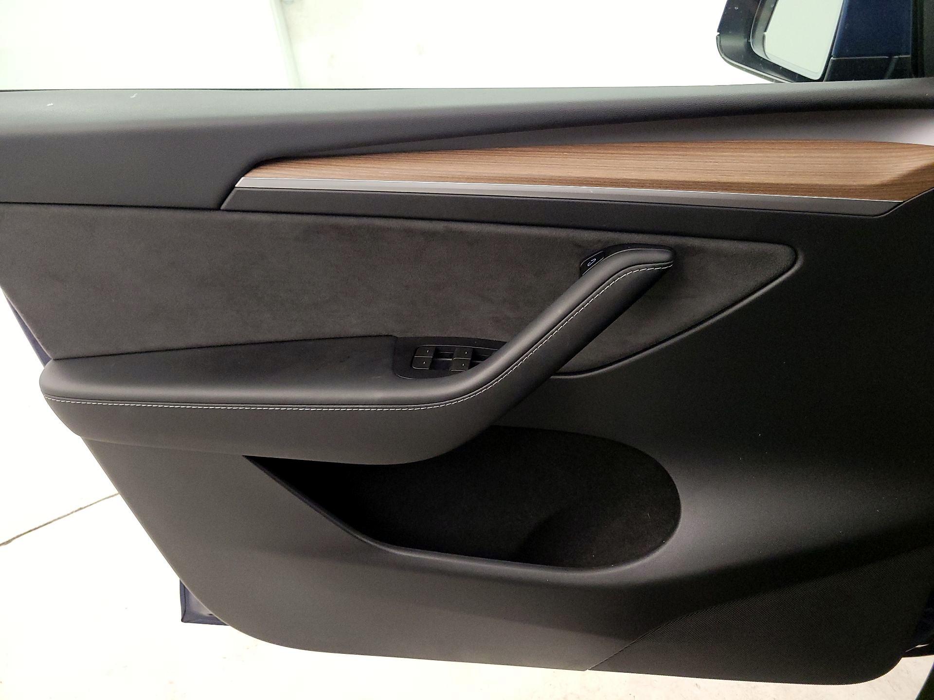 Thumbnail: 2023 Tesla Model Y - 10