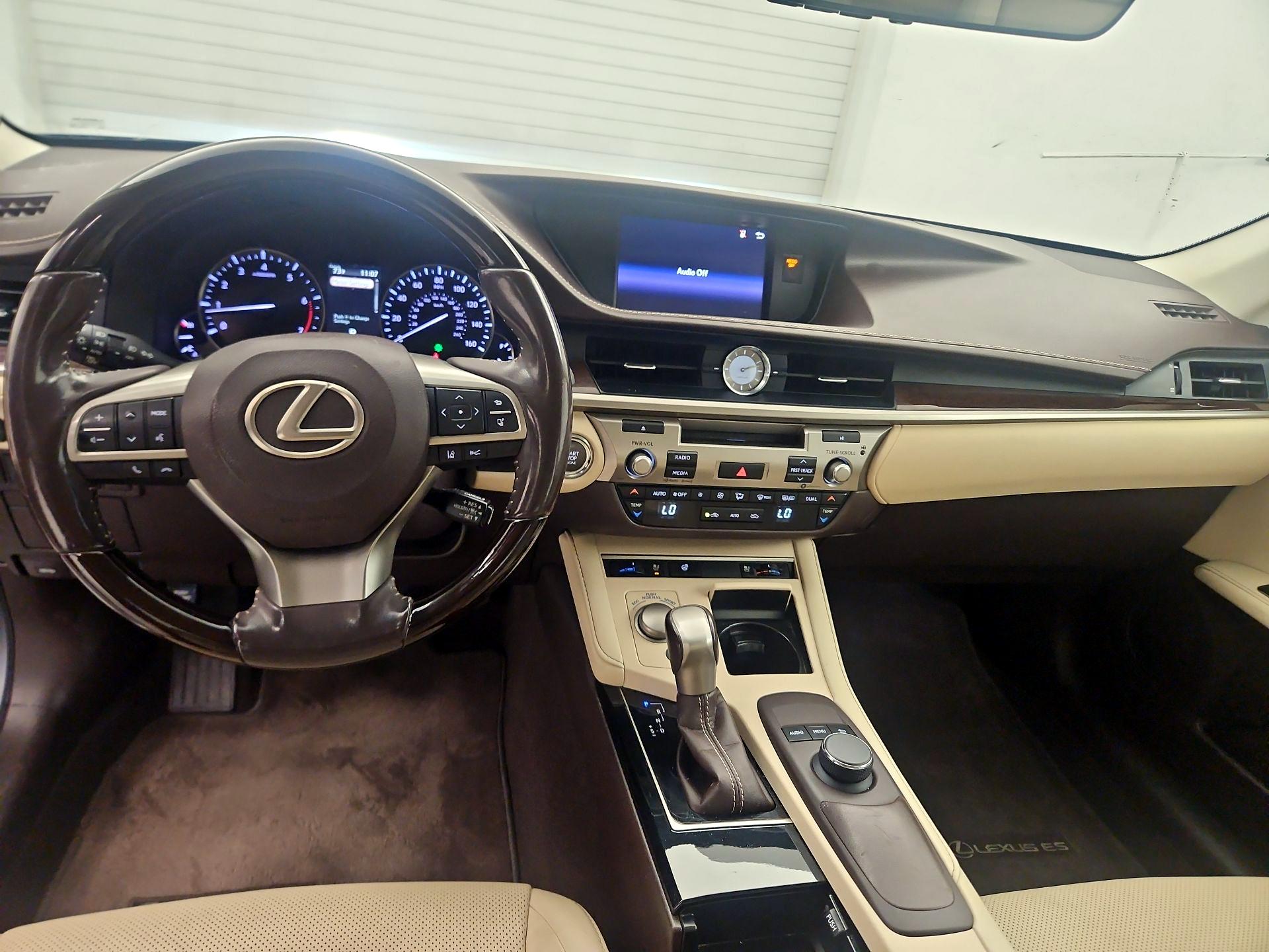 Thumbnail: 2018 Lexus ES - 9