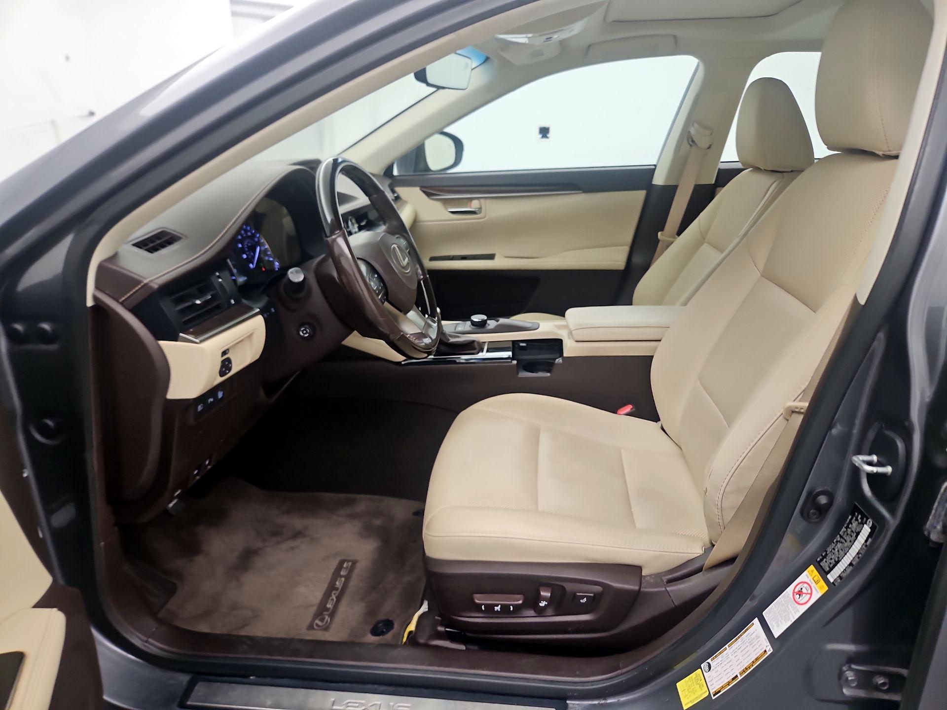 Thumbnail: 2018 Lexus ES - 11