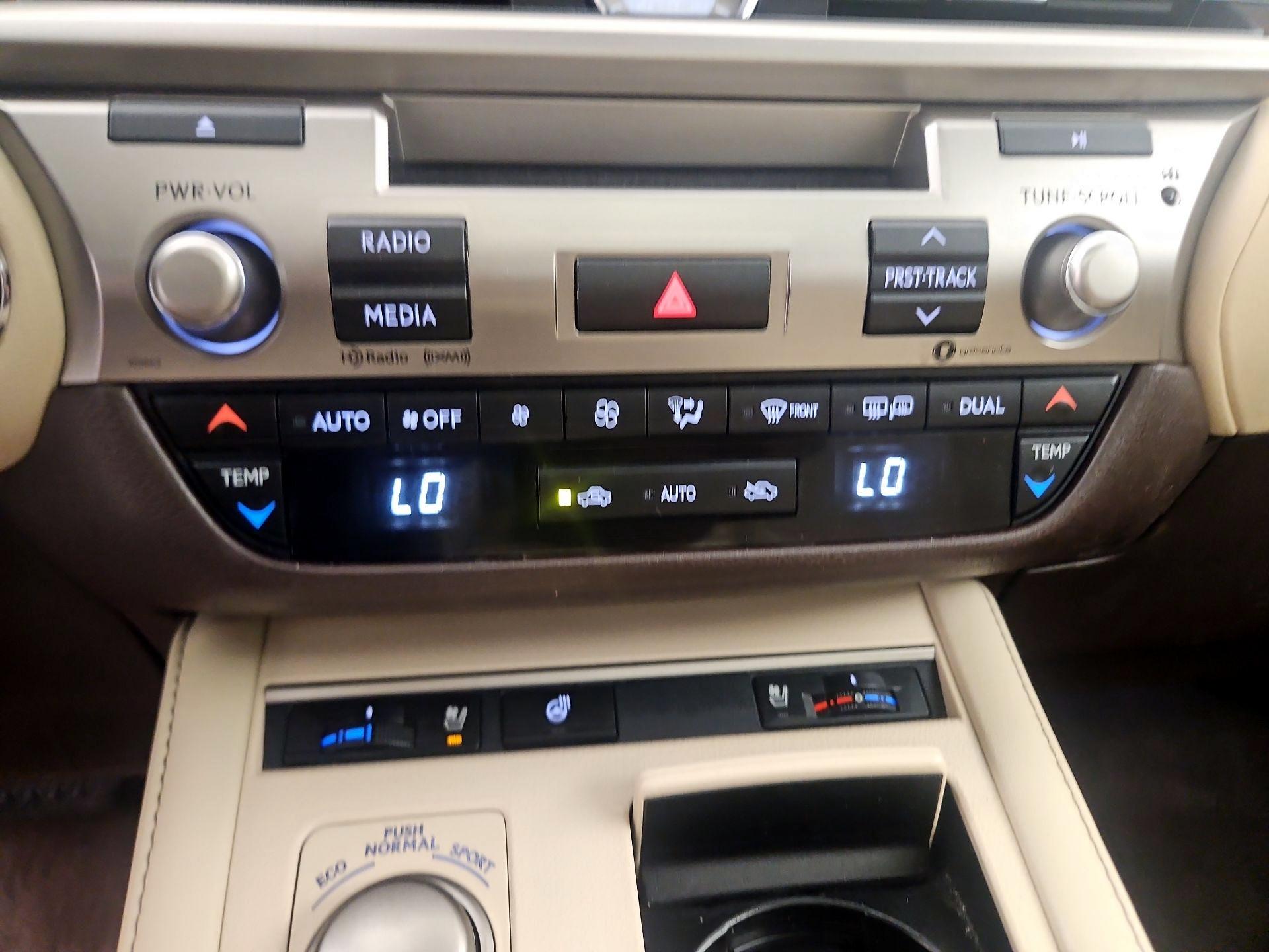 Thumbnail: 2018 Lexus ES - 16