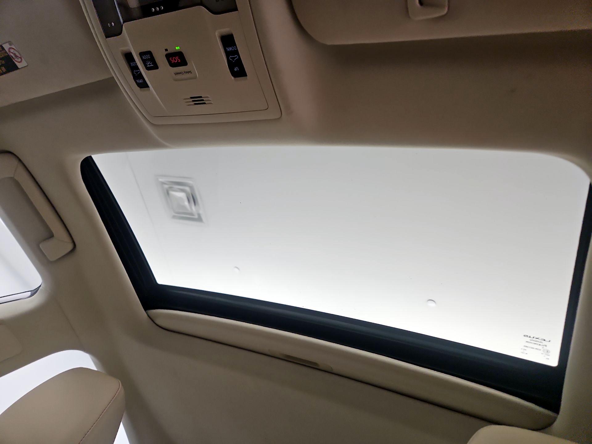 Thumbnail: 2018 Lexus ES - 18