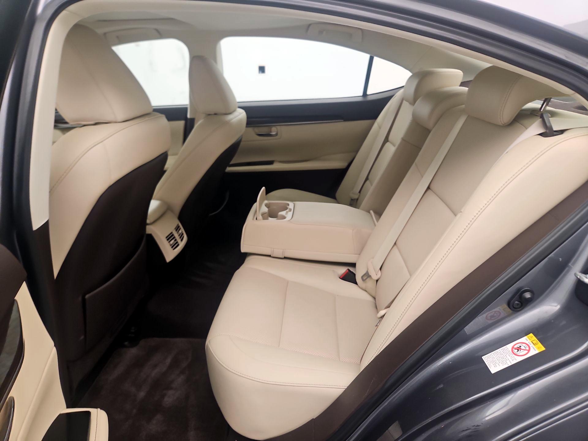 Thumbnail: 2018 Lexus ES - 19