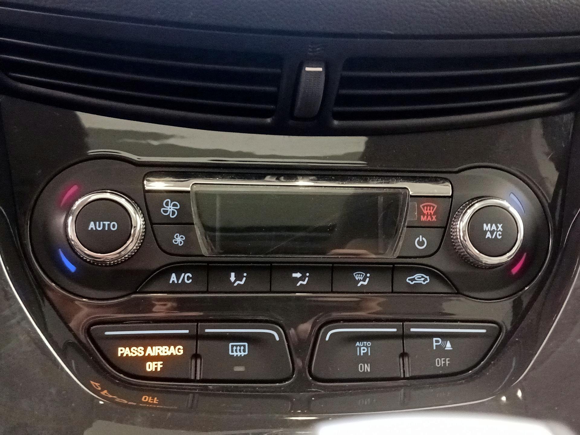 Thumbnail: 2016 Ford Escape - 17