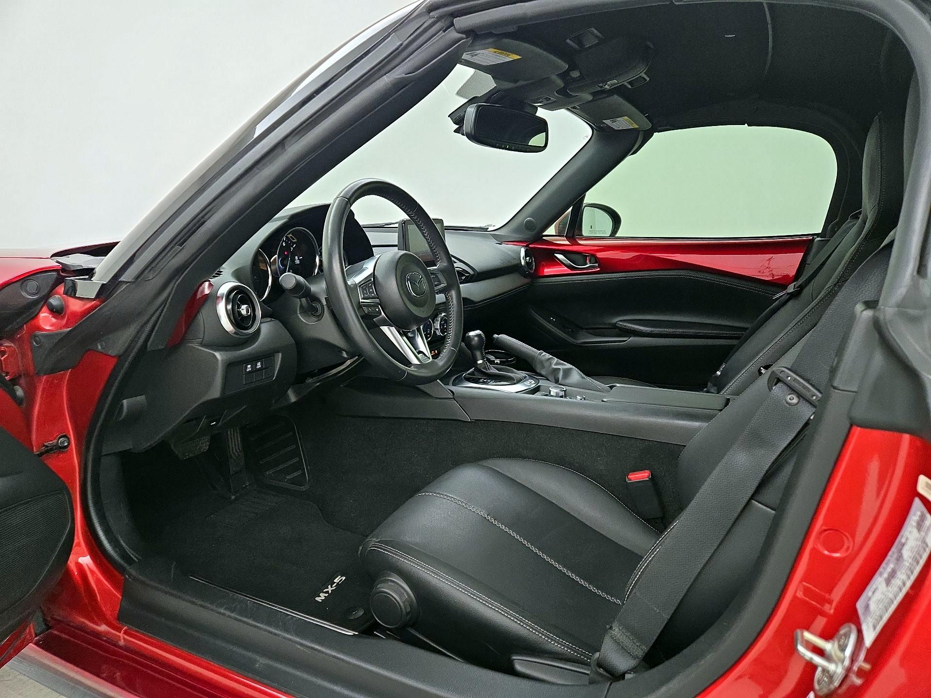 Thumbnail: 2021 Mazda MX-5 Miata - 11