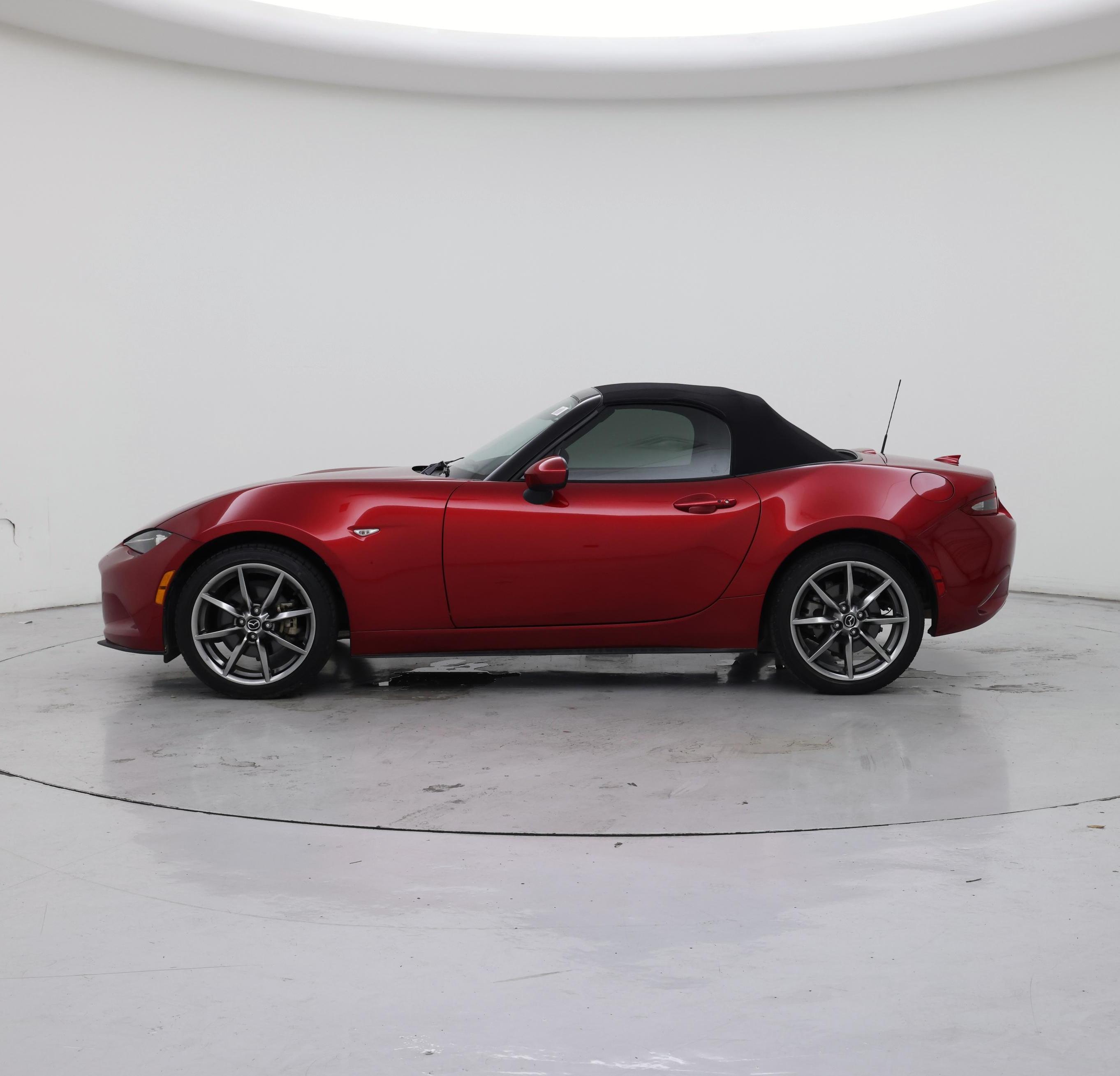 Thumbnail: 2021 Mazda MX-5 Miata - 3