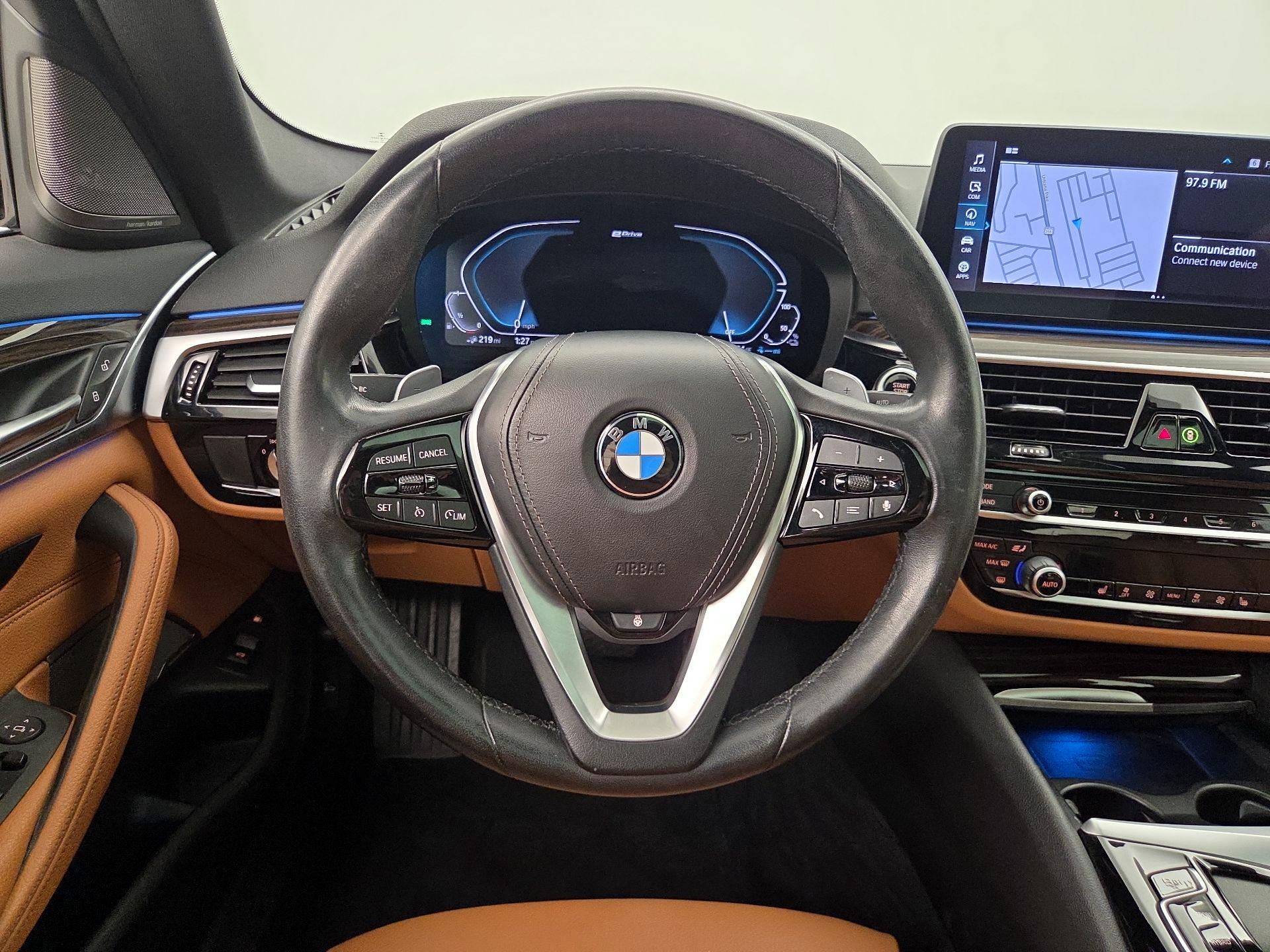 Thumbnail: 2021 BMW 5 Series - 10