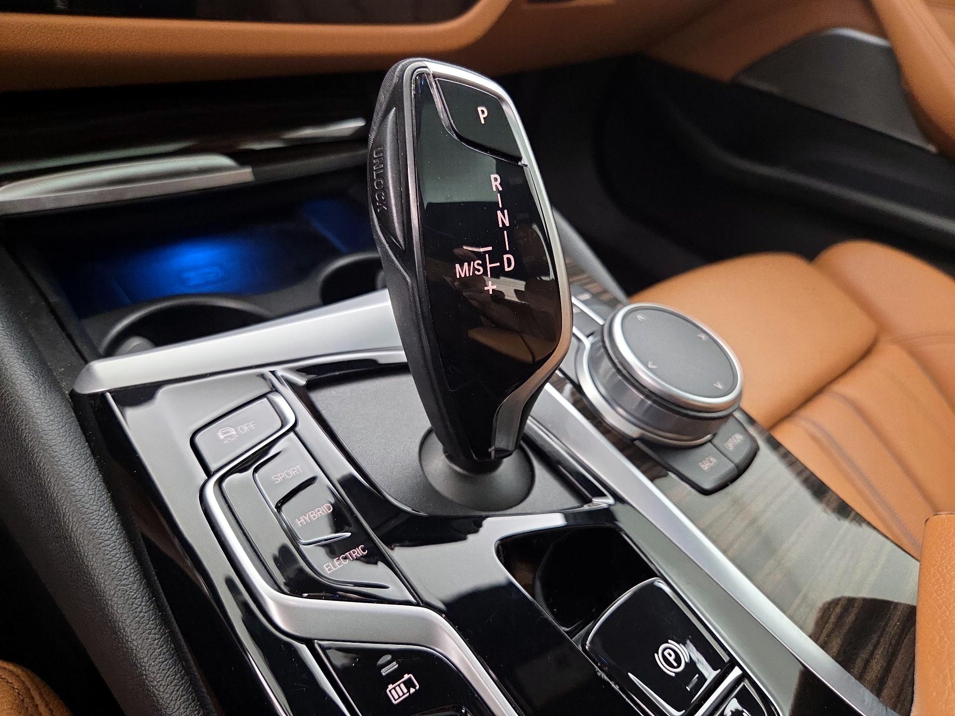 Thumbnail: 2021 BMW 5 Series - 18