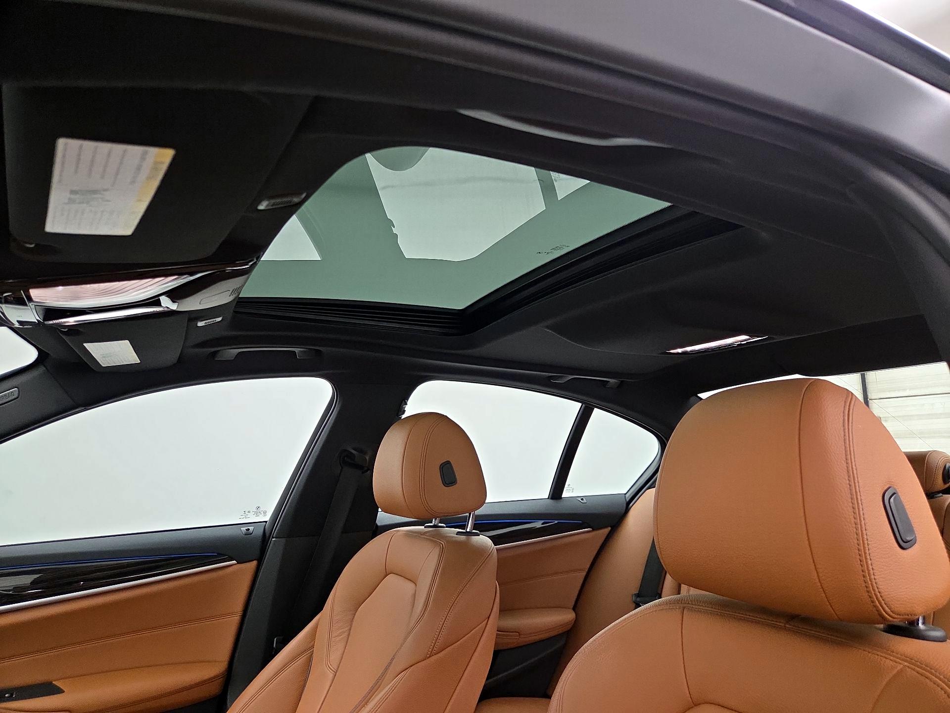 Thumbnail: 2021 BMW 5 Series - 20