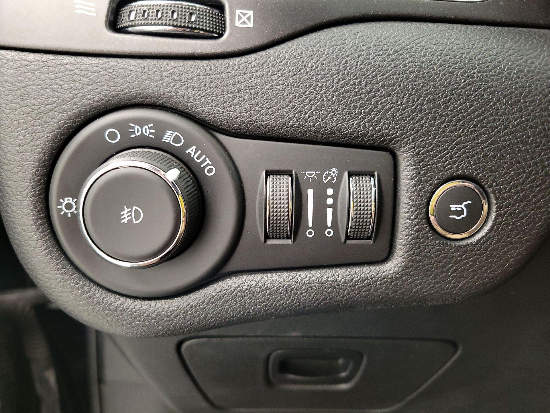 Thumbnail: 2021 Jeep Cherokee - 13