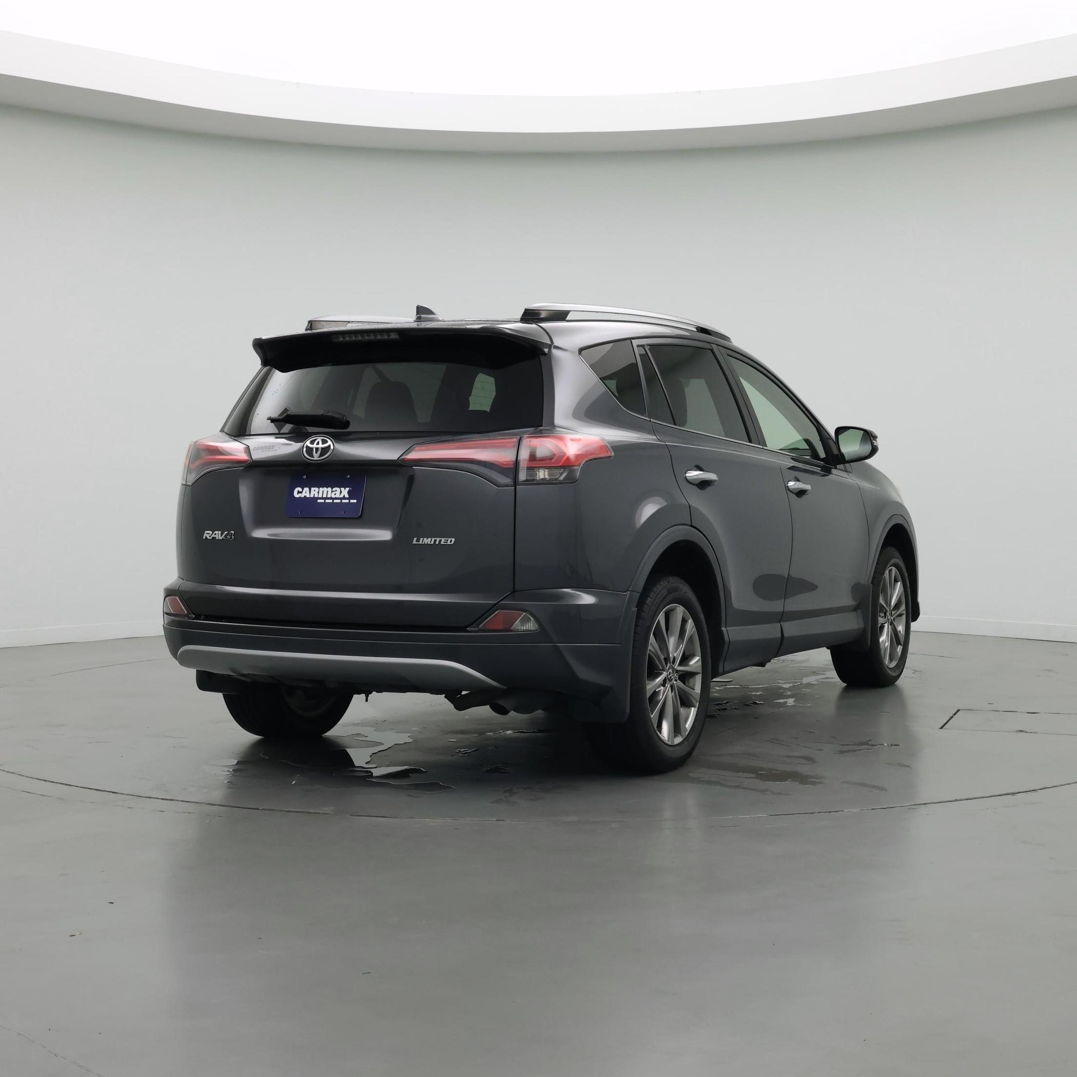 Thumbnail: 2017 Toyota RAV4 - 8