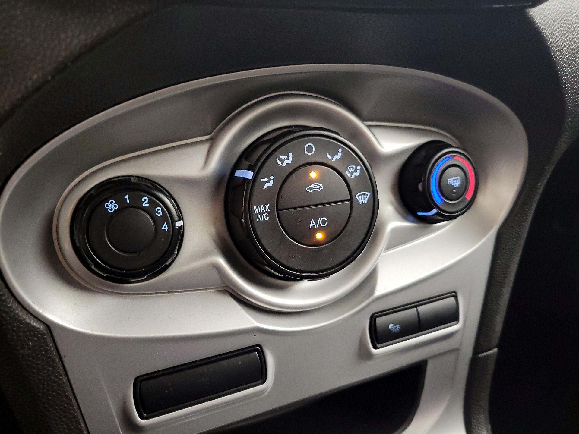 Thumbnail: 2014 Ford Fiesta - 15