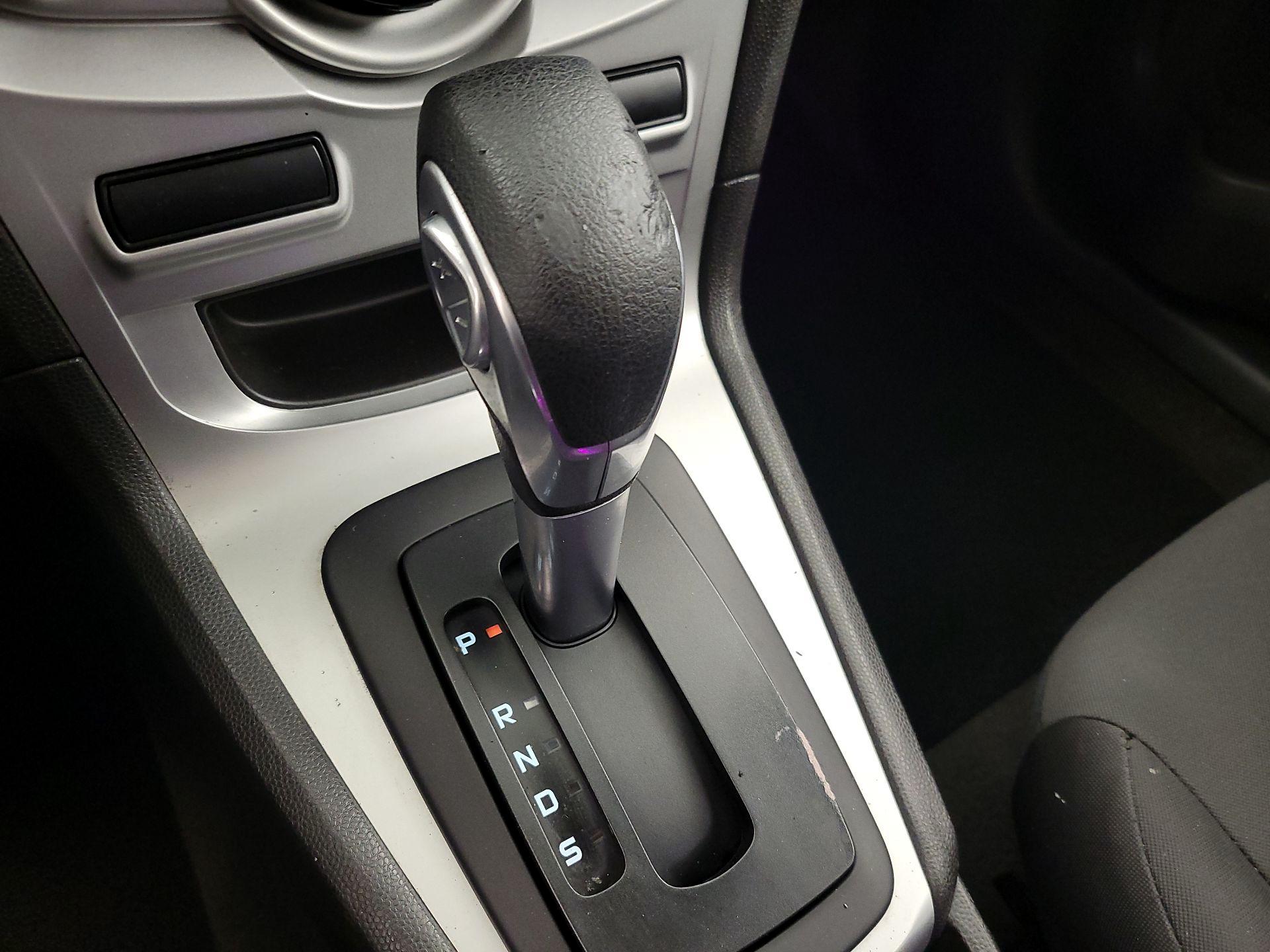Thumbnail: 2014 Ford Fiesta - 16