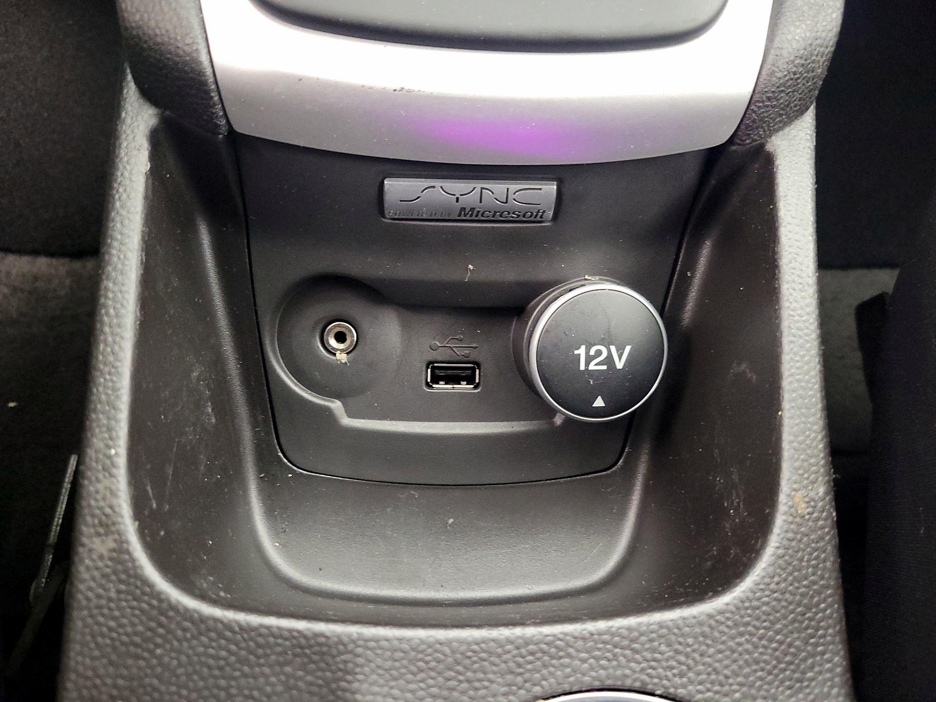 Thumbnail: 2014 Ford Fiesta - 17