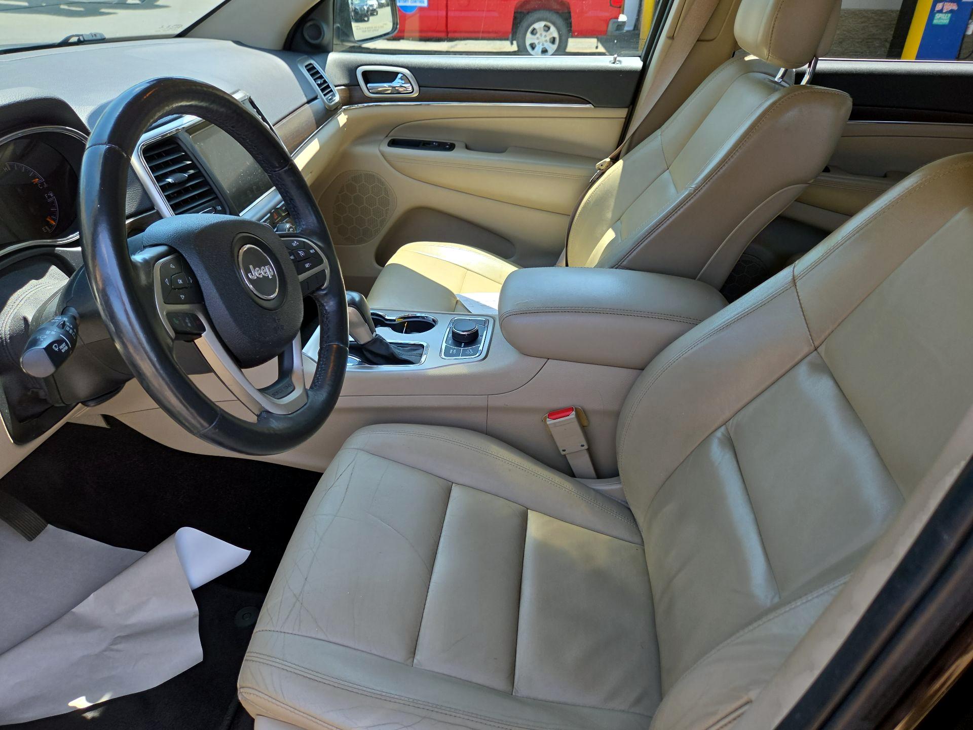 Thumbnail: 2017 Jeep Grand Cherokee - 11