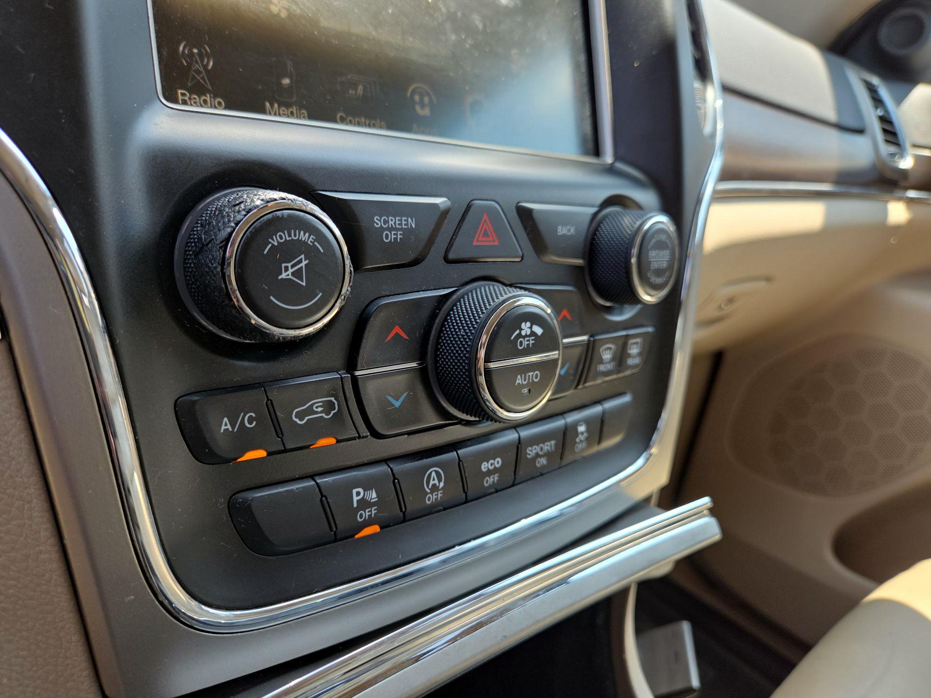 Thumbnail: 2017 Jeep Grand Cherokee - 16