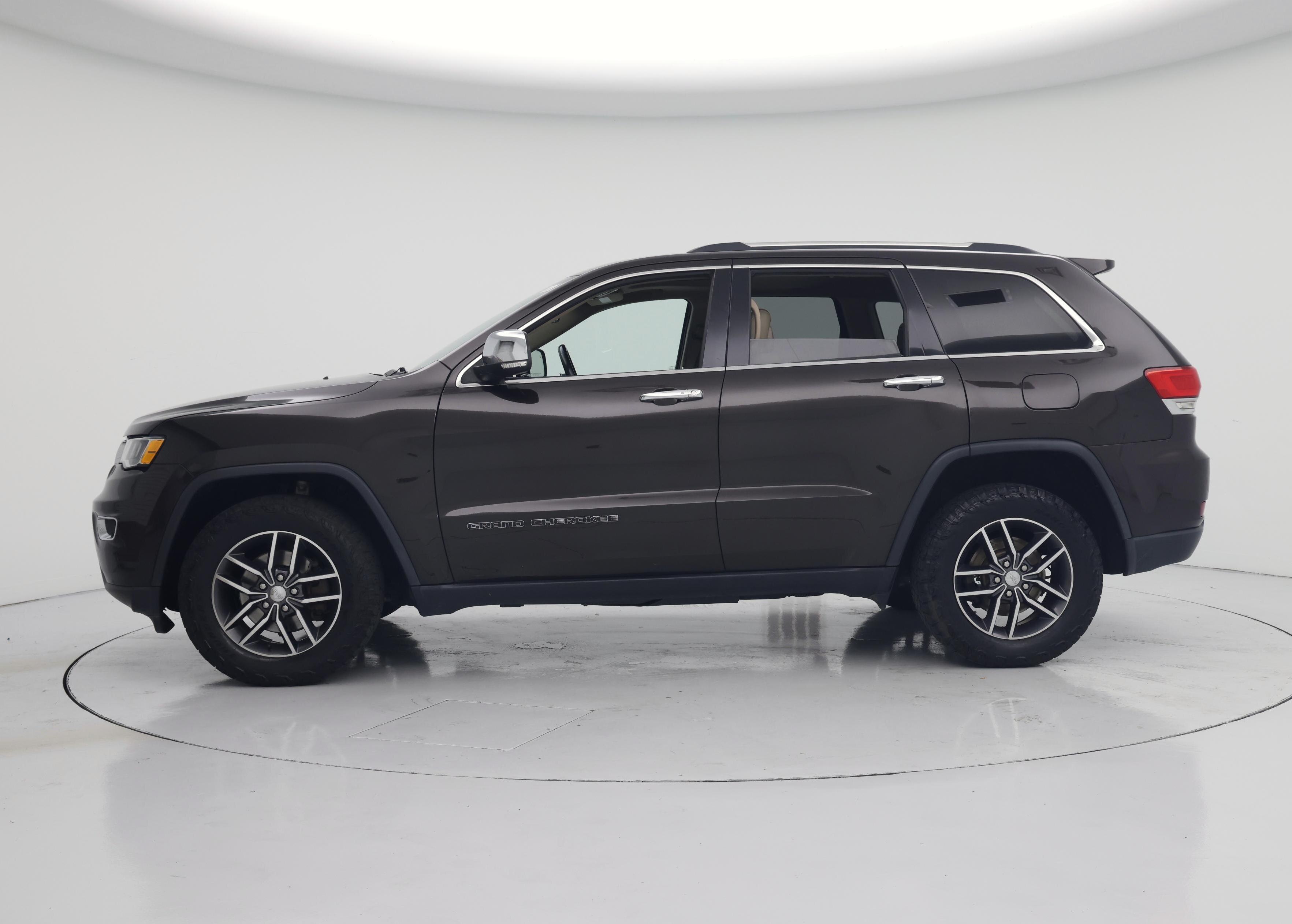 Thumbnail: 2017 Jeep Grand Cherokee - 3