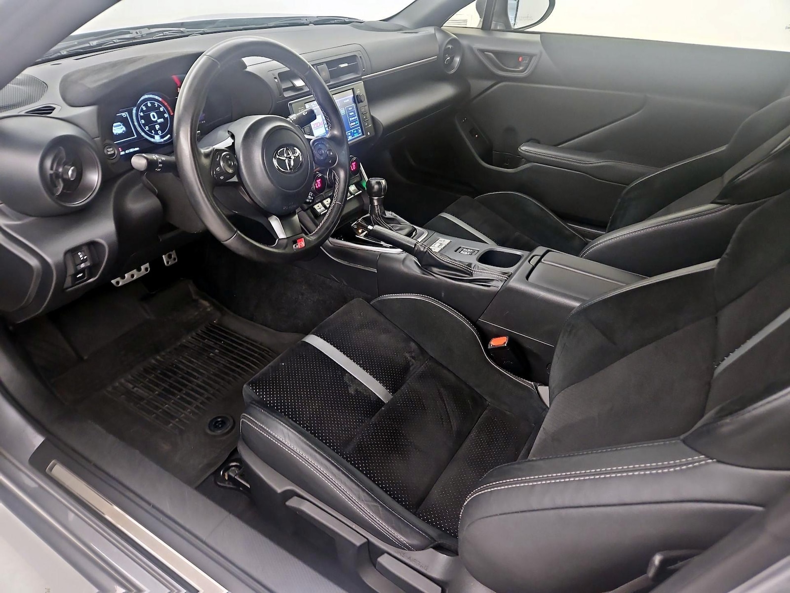 2024 Toyota GR86 Premium - Photo 12