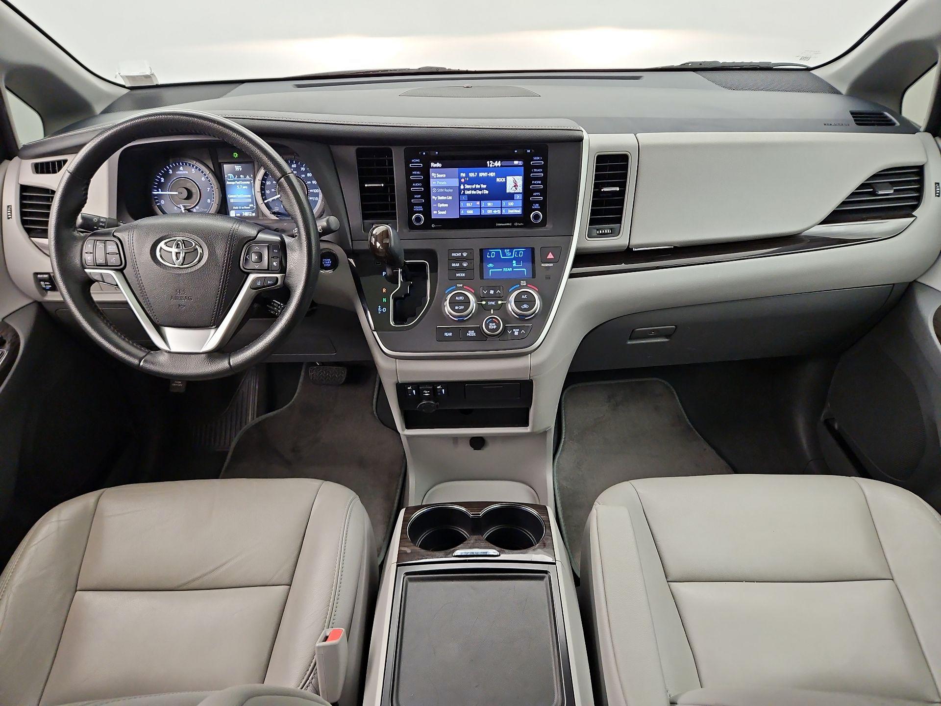 Thumbnail: 2020 Toyota Sienna - 9