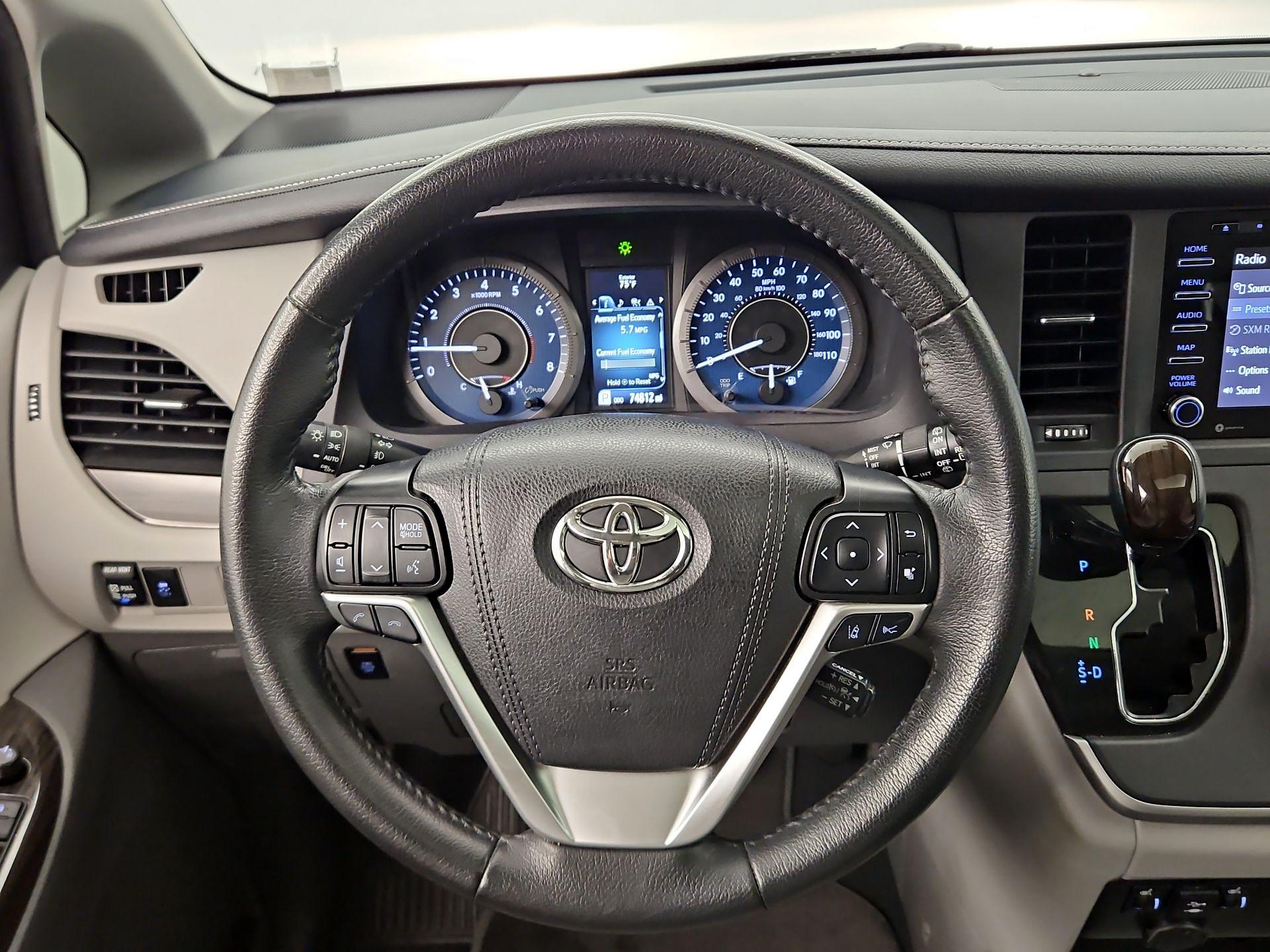 Thumbnail: 2020 Toyota Sienna - 10