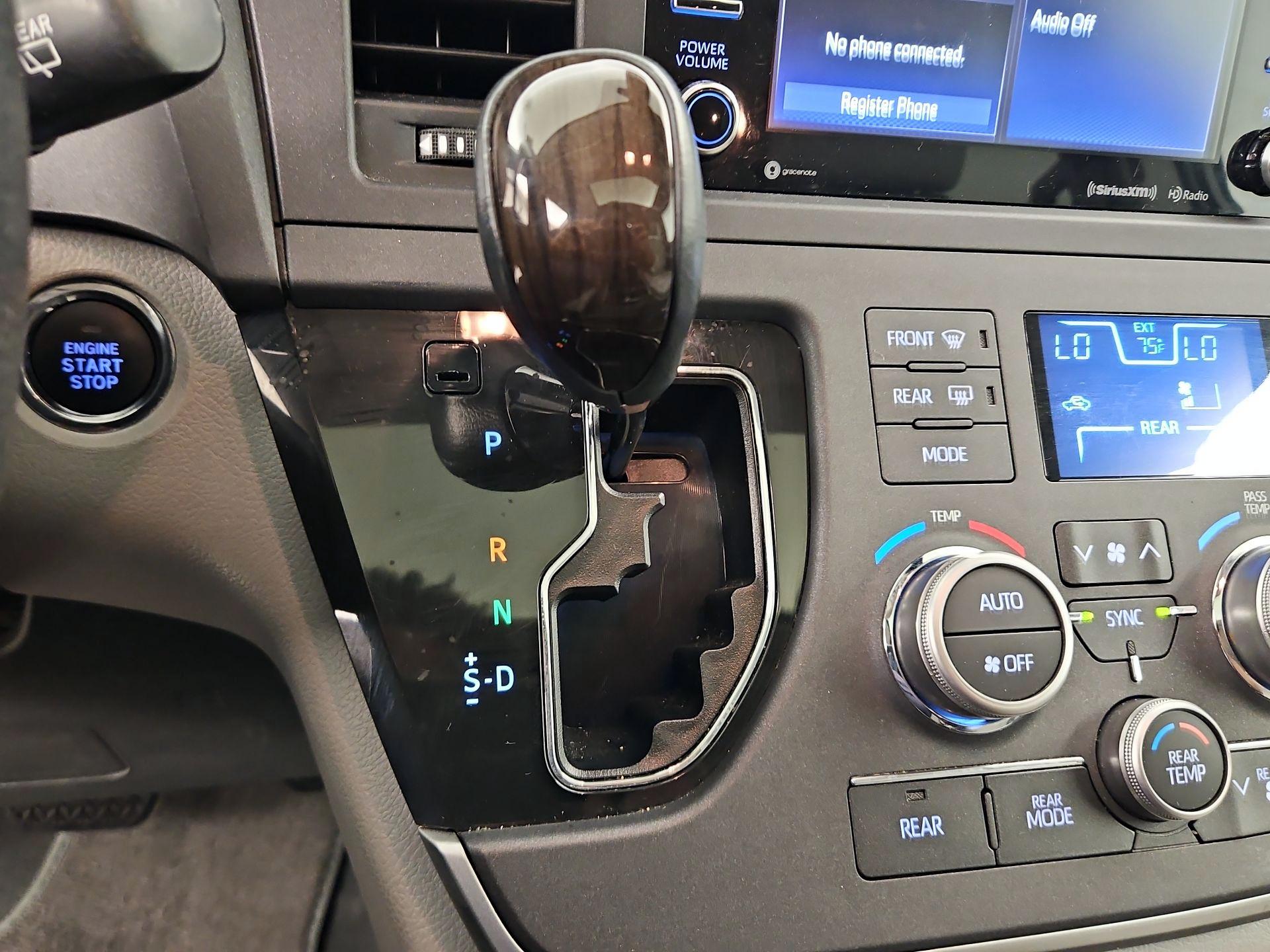 Thumbnail: 2020 Toyota Sienna - 17
