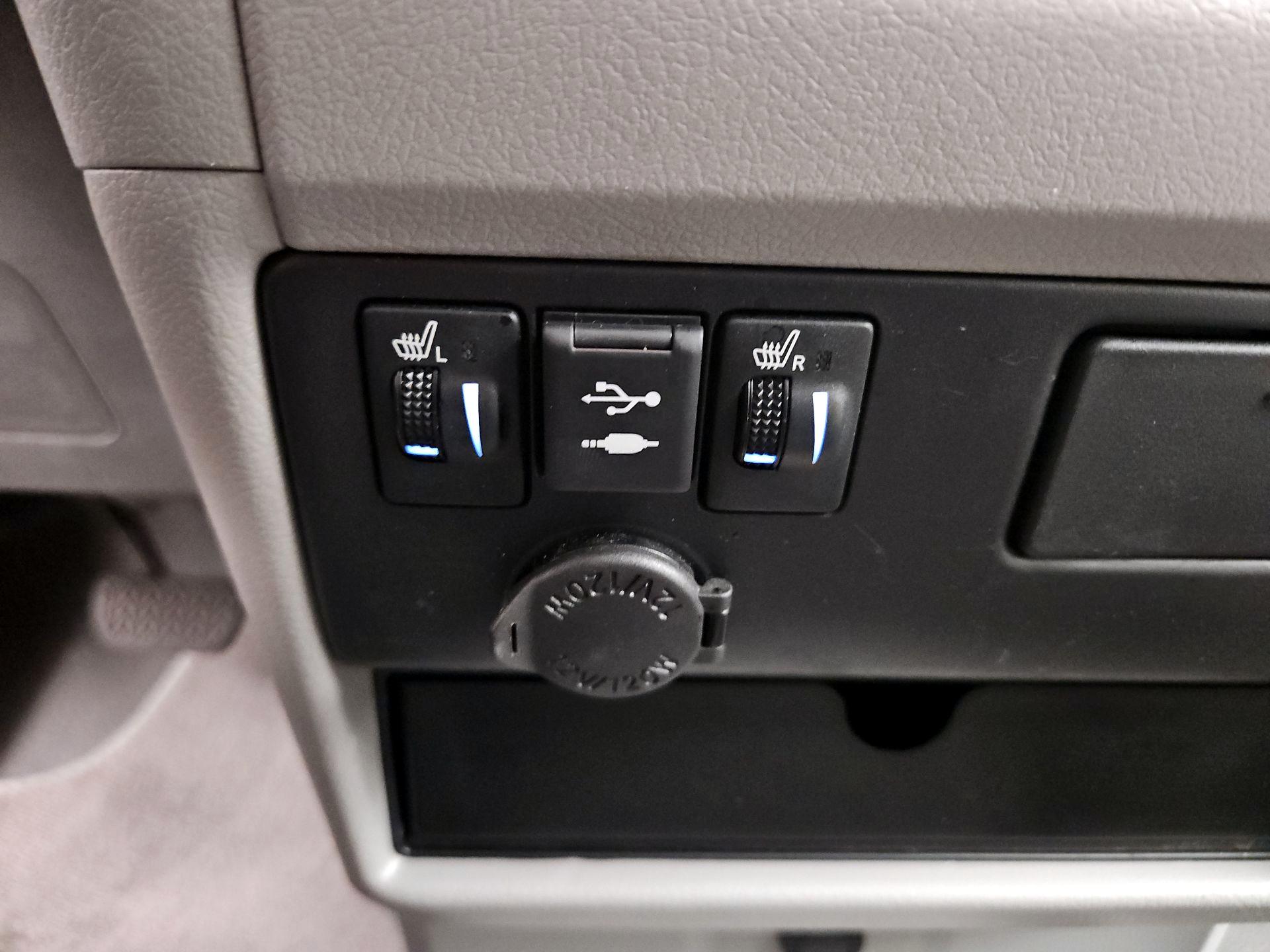 Thumbnail: 2020 Toyota Sienna - 18