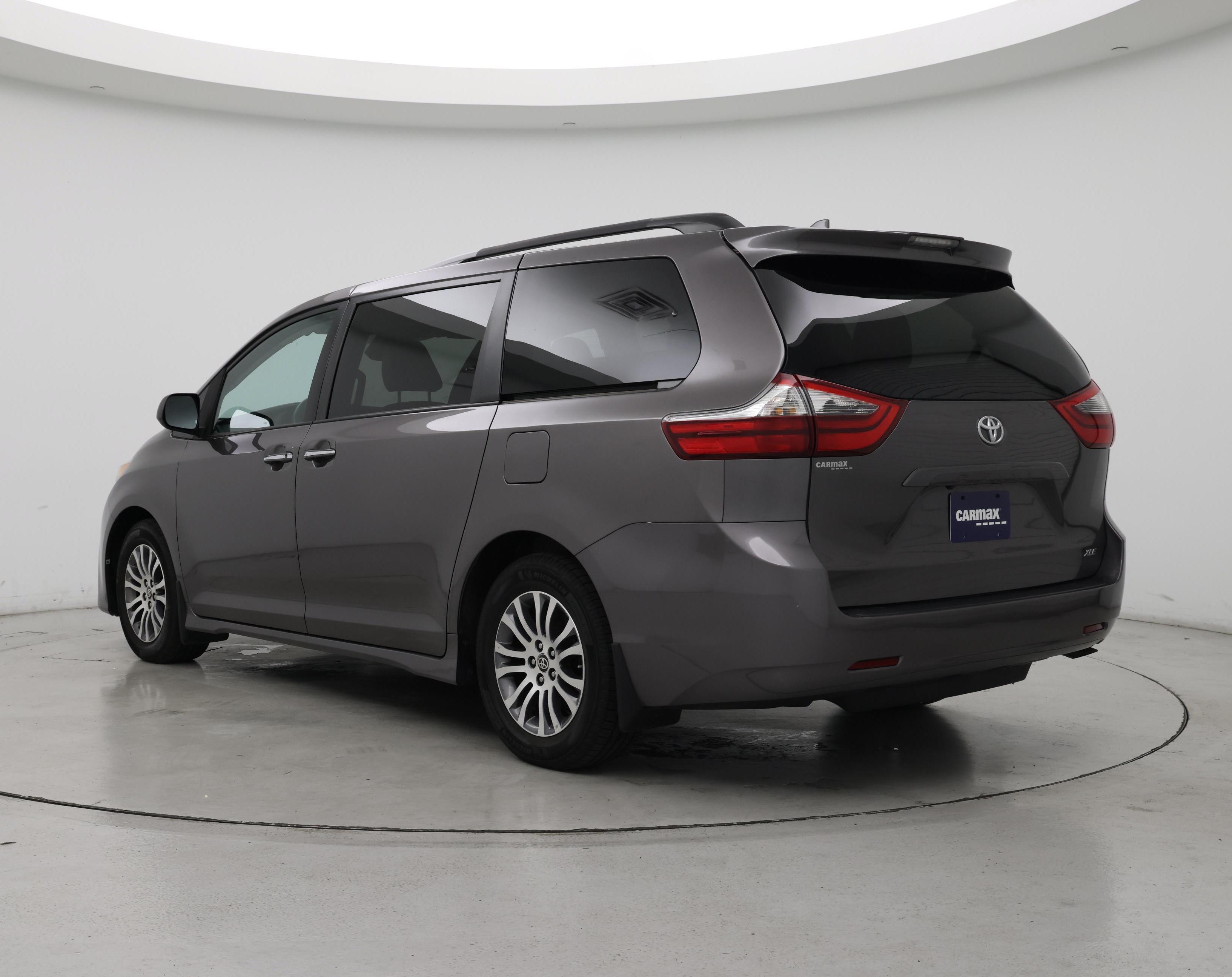 Thumbnail: 2020 Toyota Sienna - 2