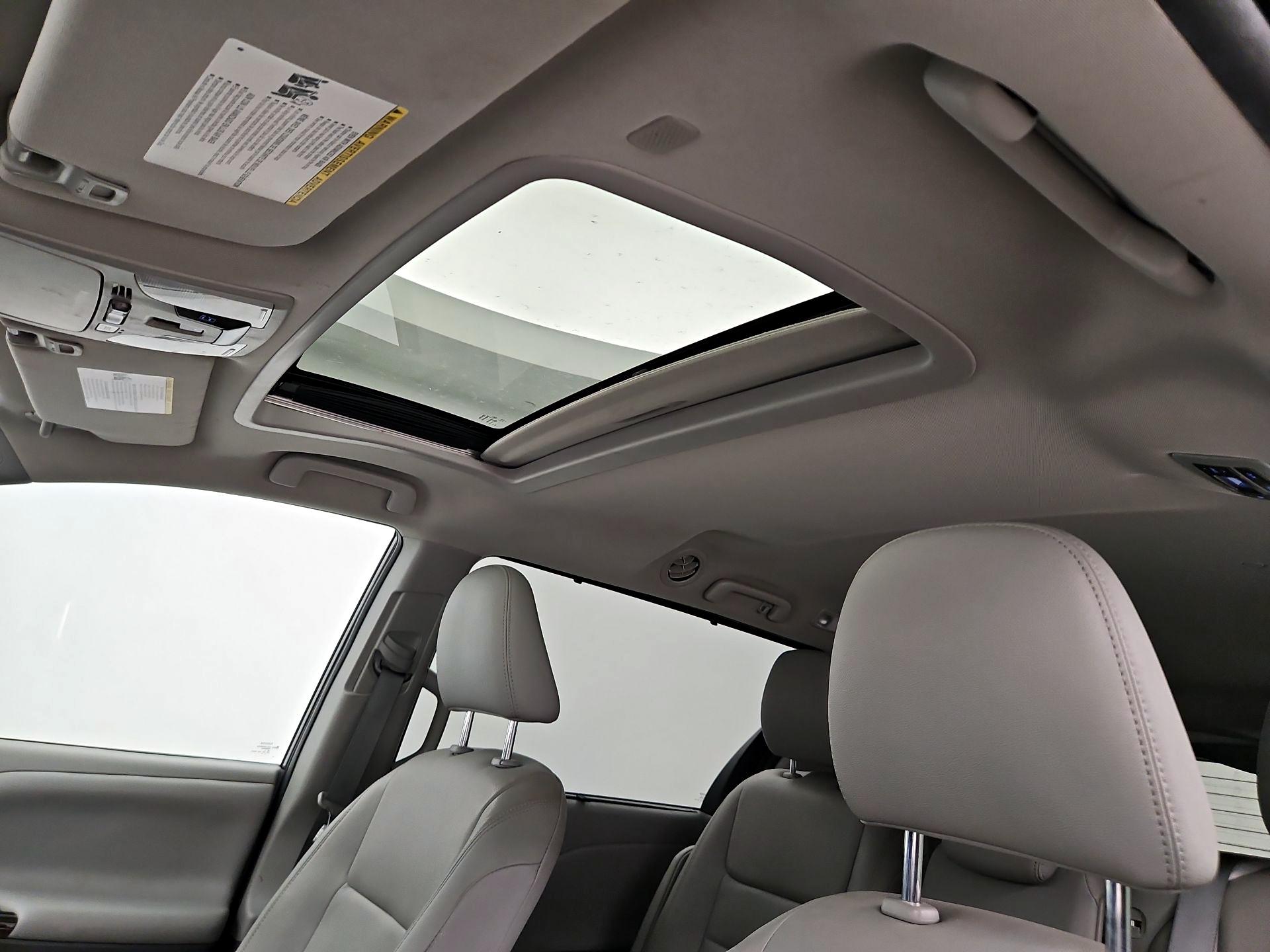 Thumbnail: 2020 Toyota Sienna - 19