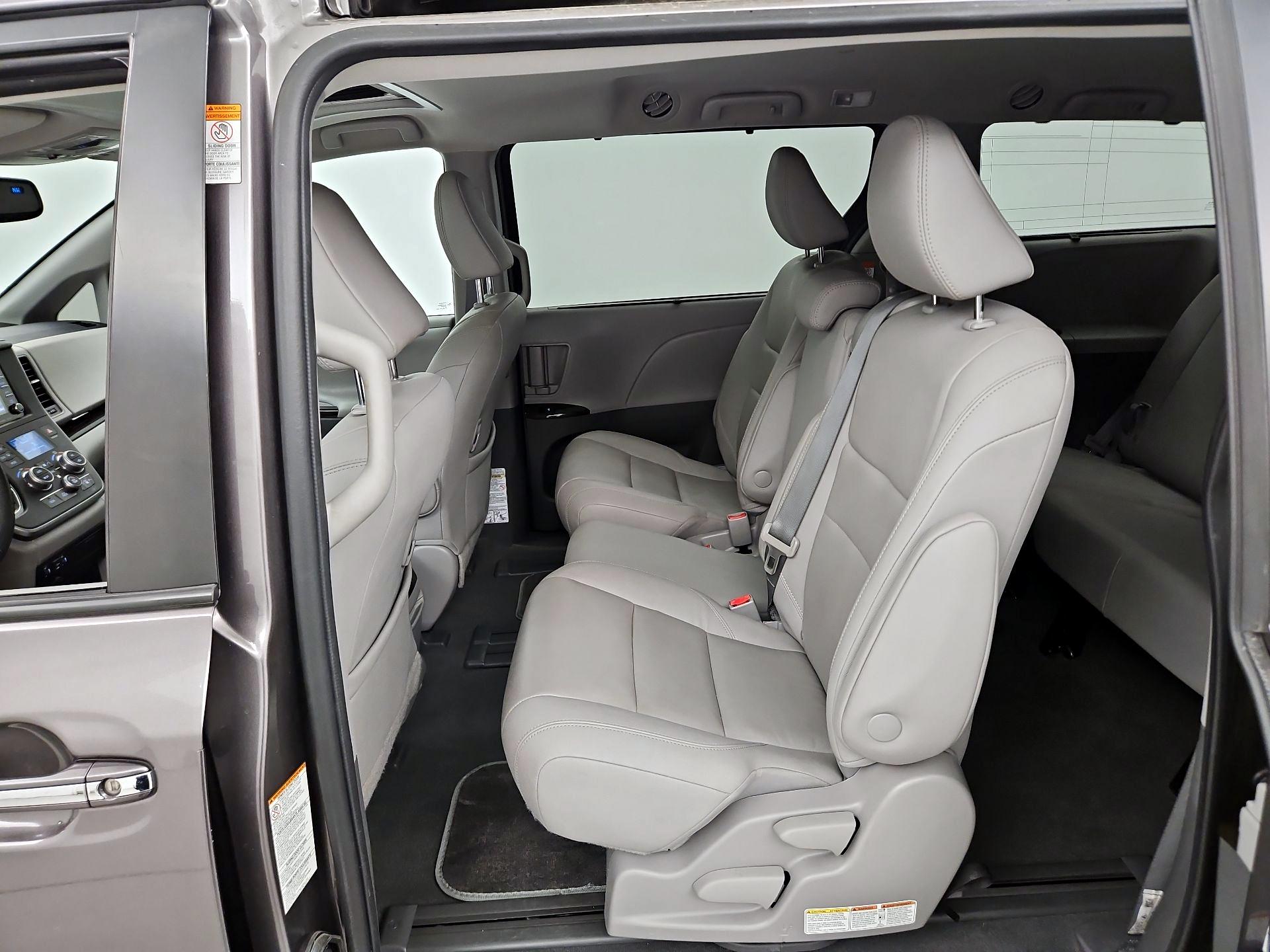 Thumbnail: 2020 Toyota Sienna - 20
