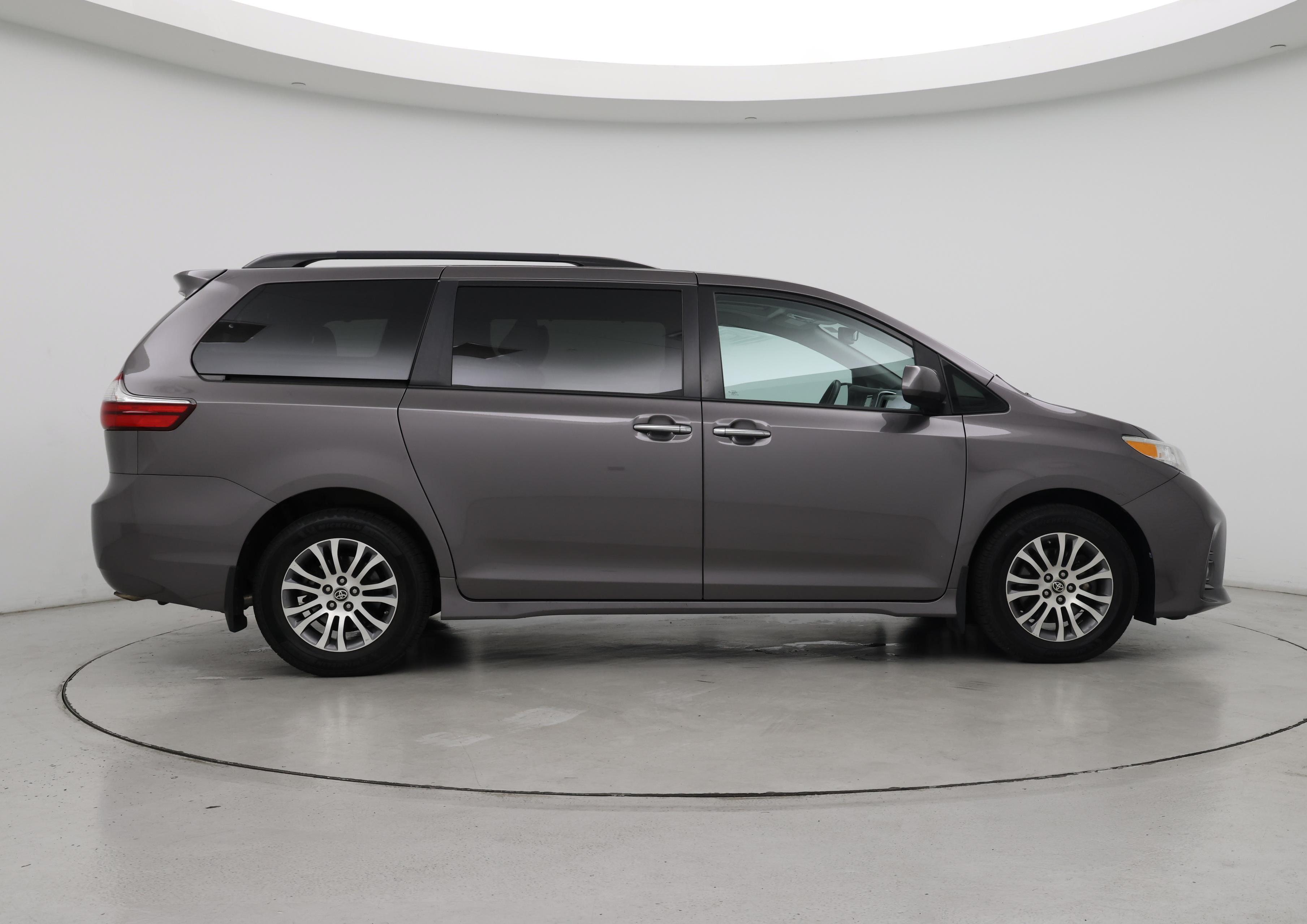 Thumbnail: 2020 Toyota Sienna - 7