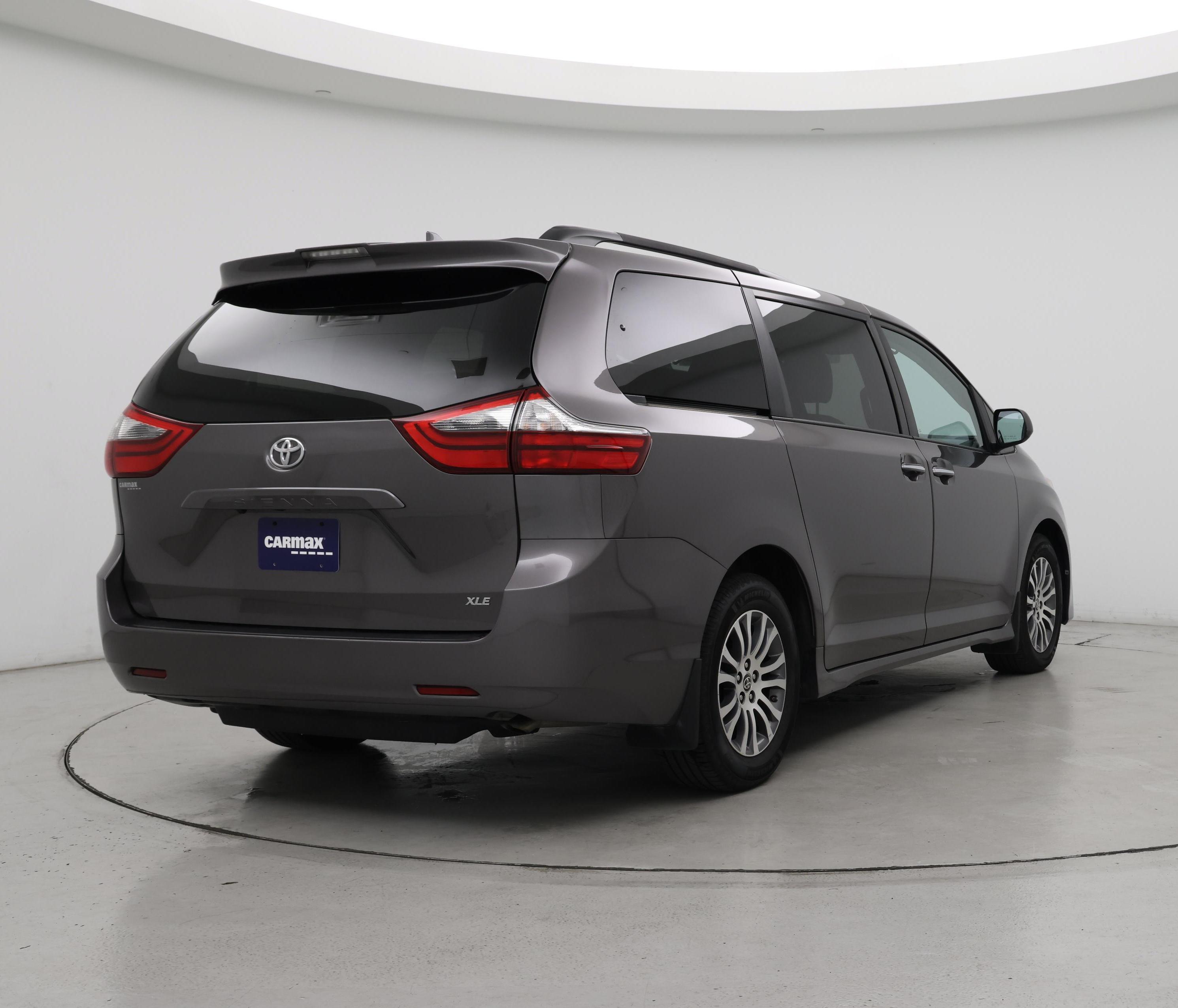 Thumbnail: 2020 Toyota Sienna - 8