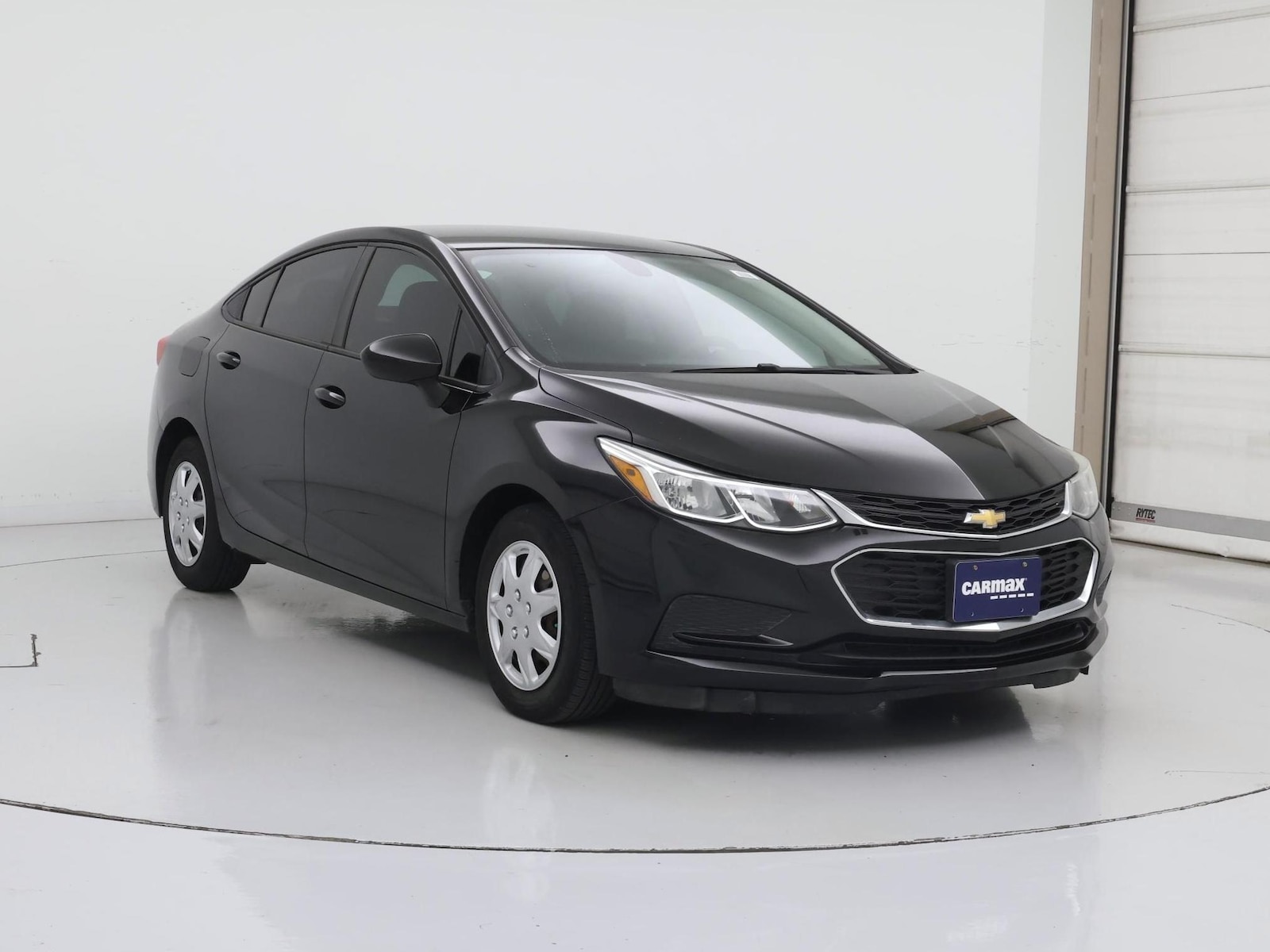 2018 Chevrolet Cruze LS - Photo 2