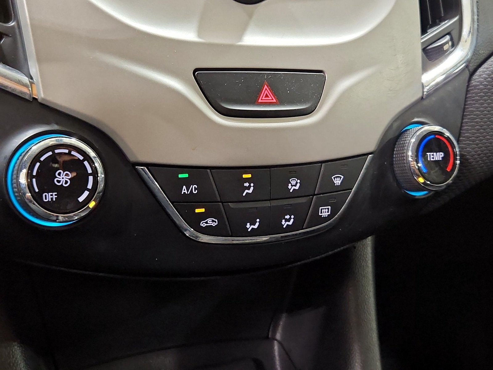 2018 Chevrolet Cruze LS - Photo 17