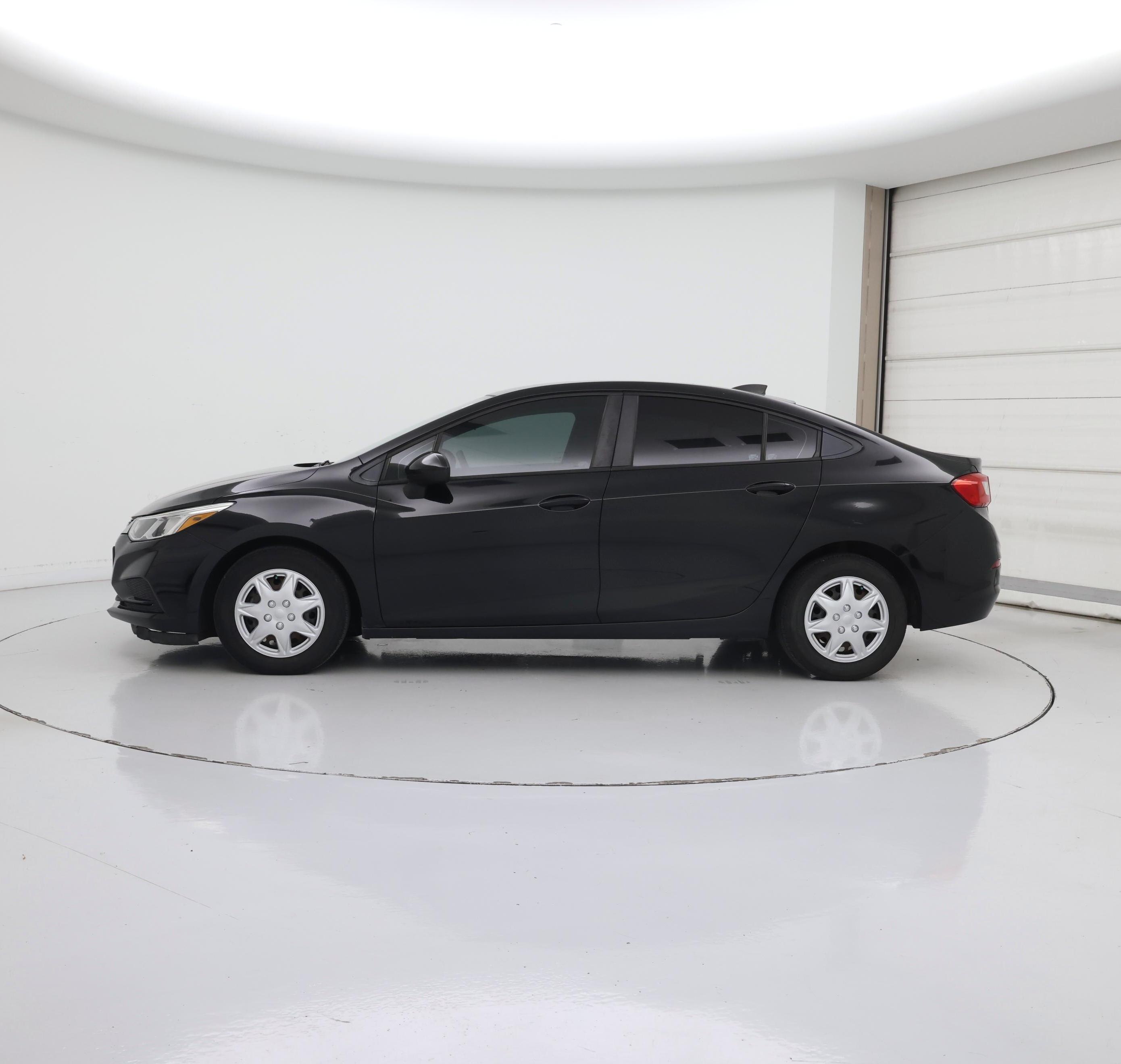 Thumbnail: 2018 Chevrolet Cruze - 3