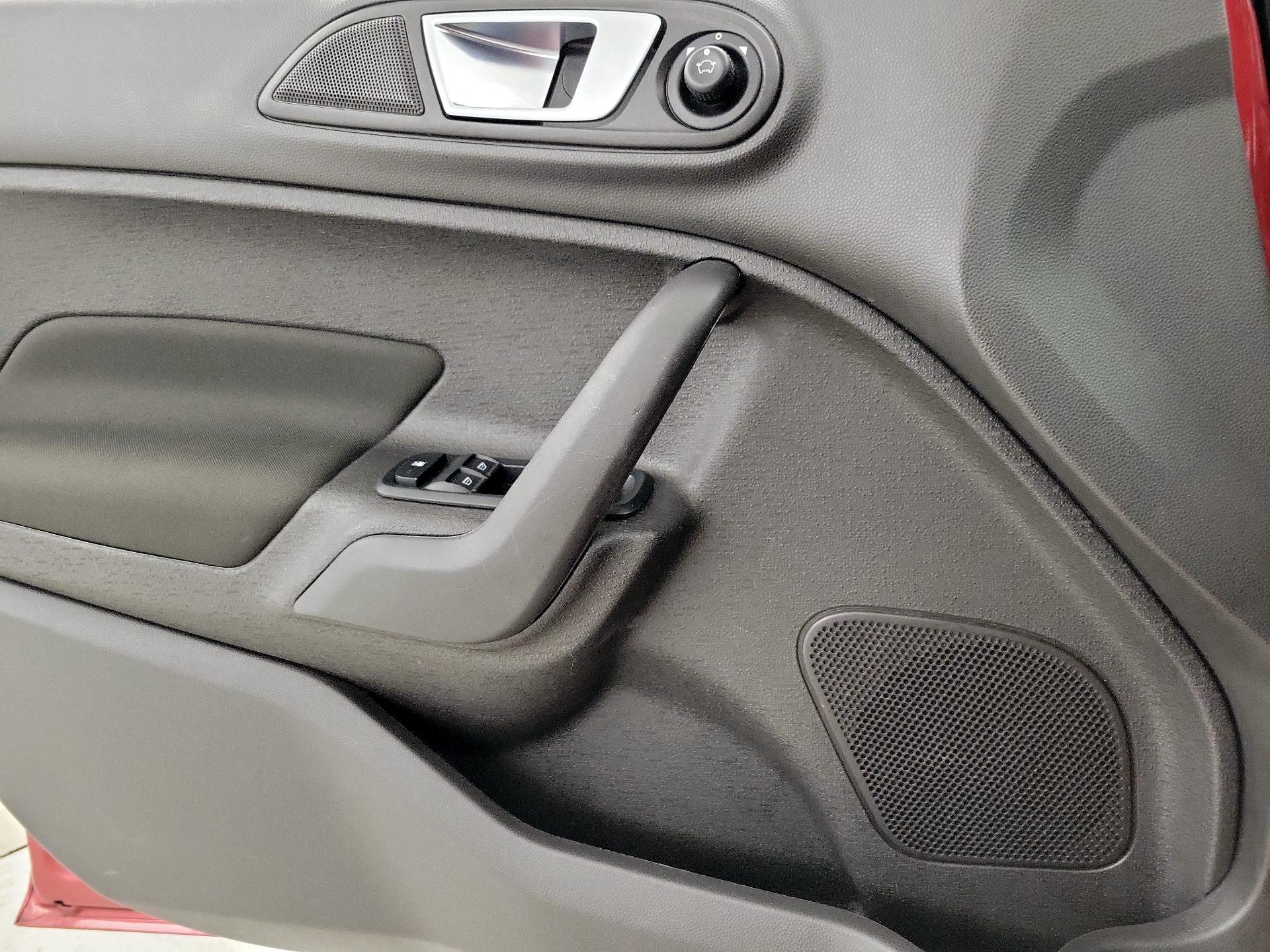 Thumbnail: 2015 Ford Fiesta - 12
