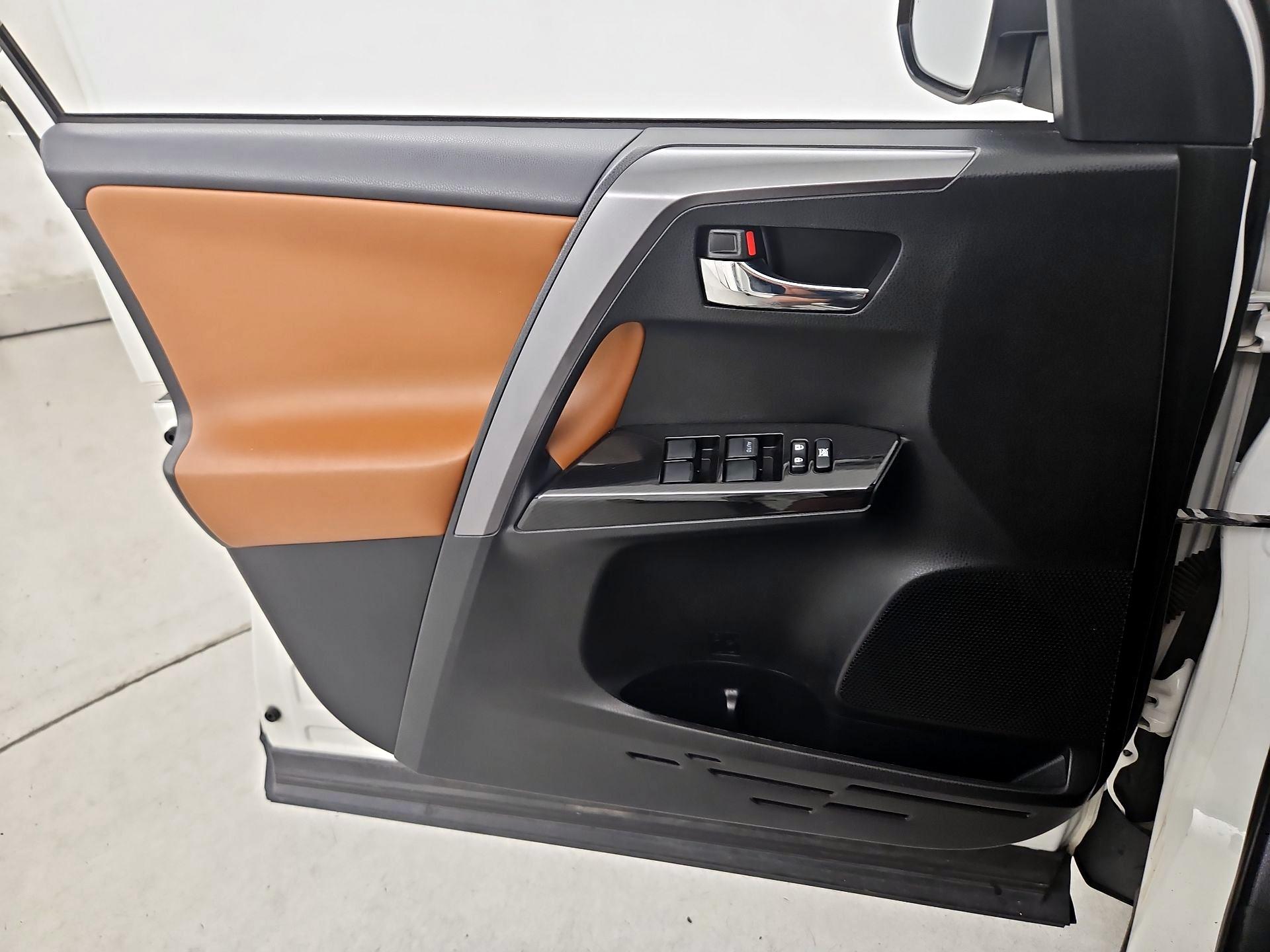 Thumbnail: 2017 Toyota RAV4 - 12