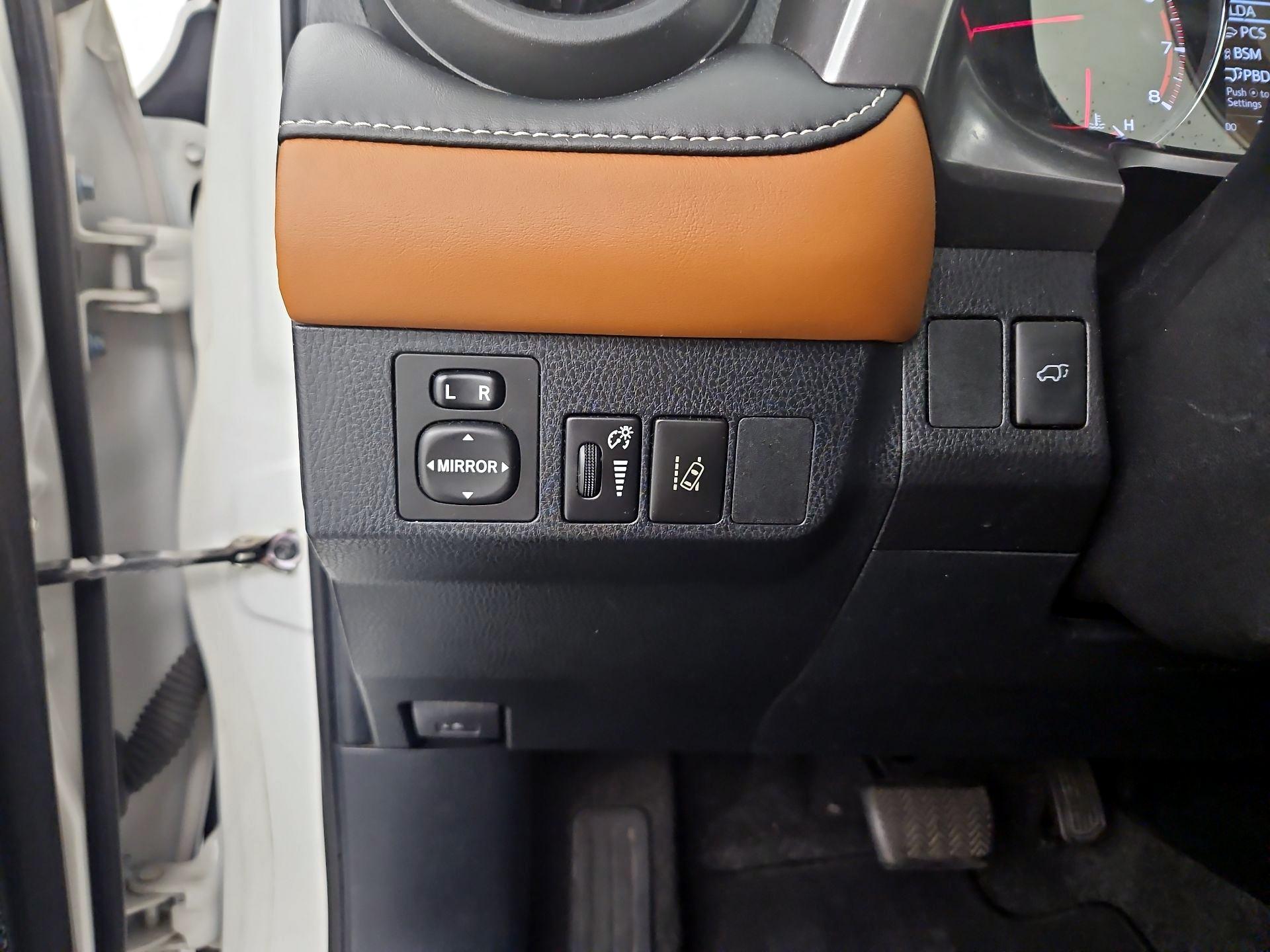 Thumbnail: 2017 Toyota RAV4 - 13