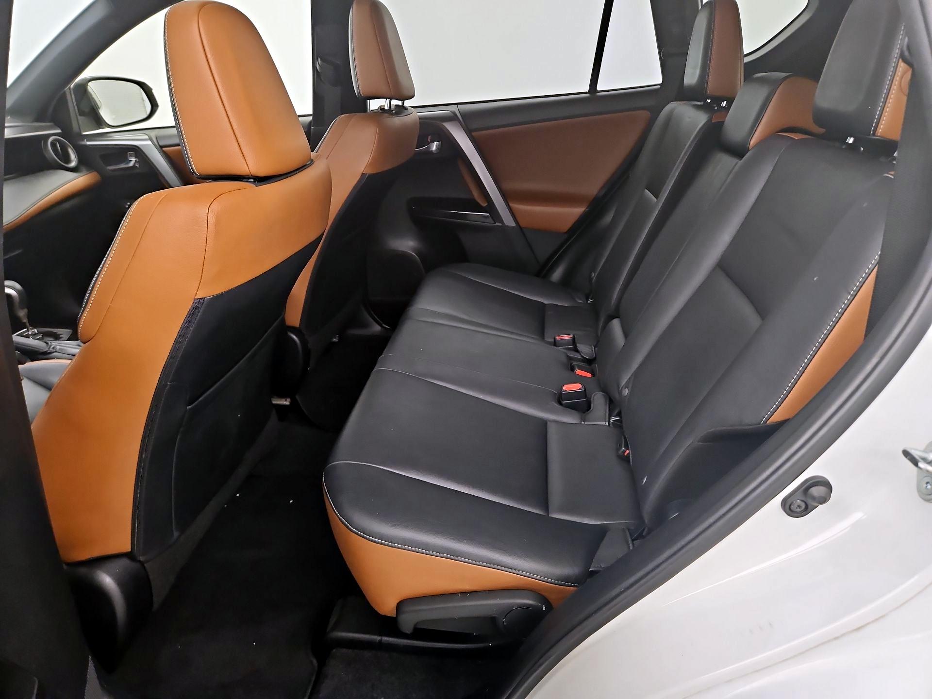 Thumbnail: 2017 Toyota RAV4 - 20