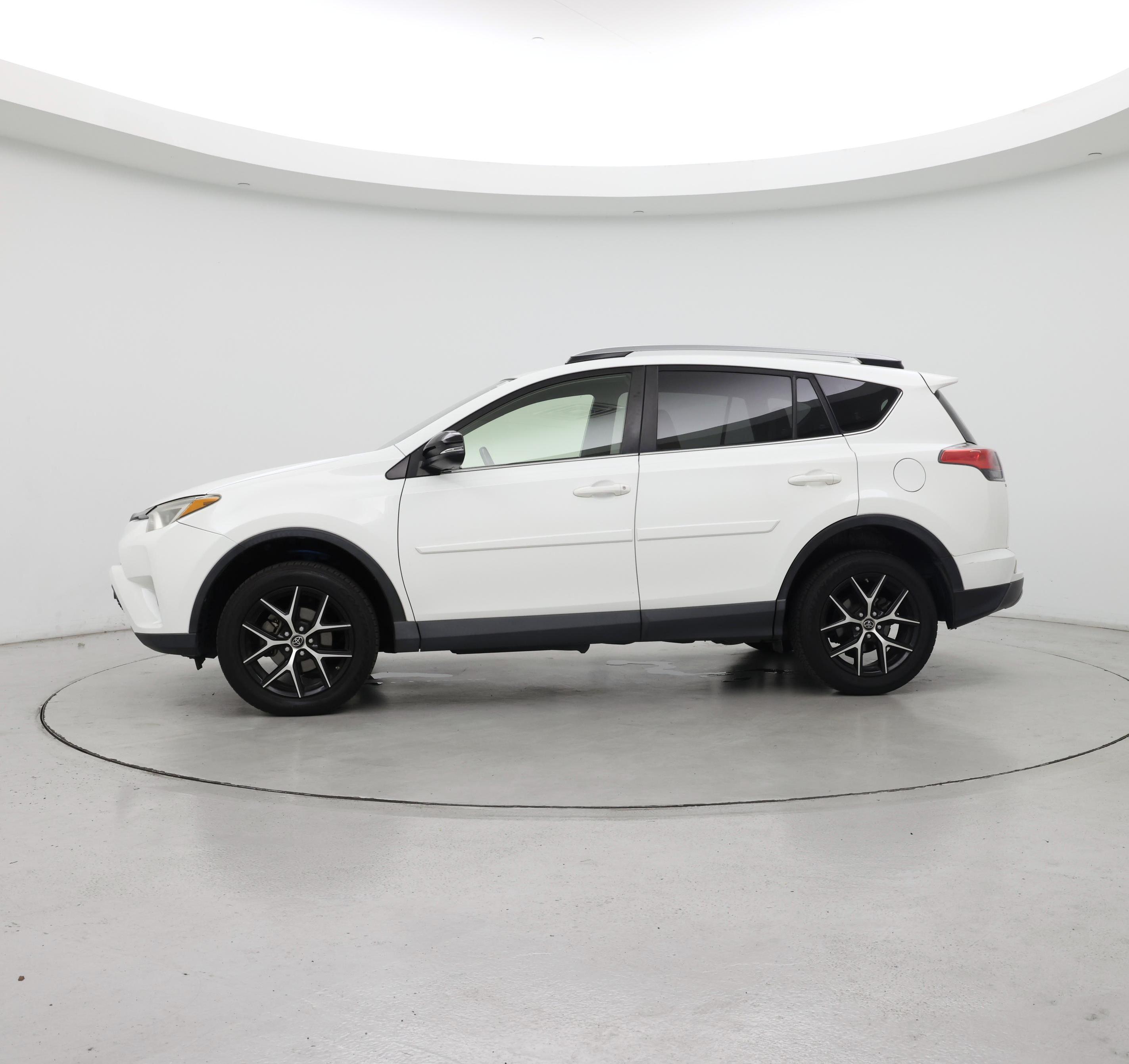 Thumbnail: 2017 Toyota RAV4 - 3