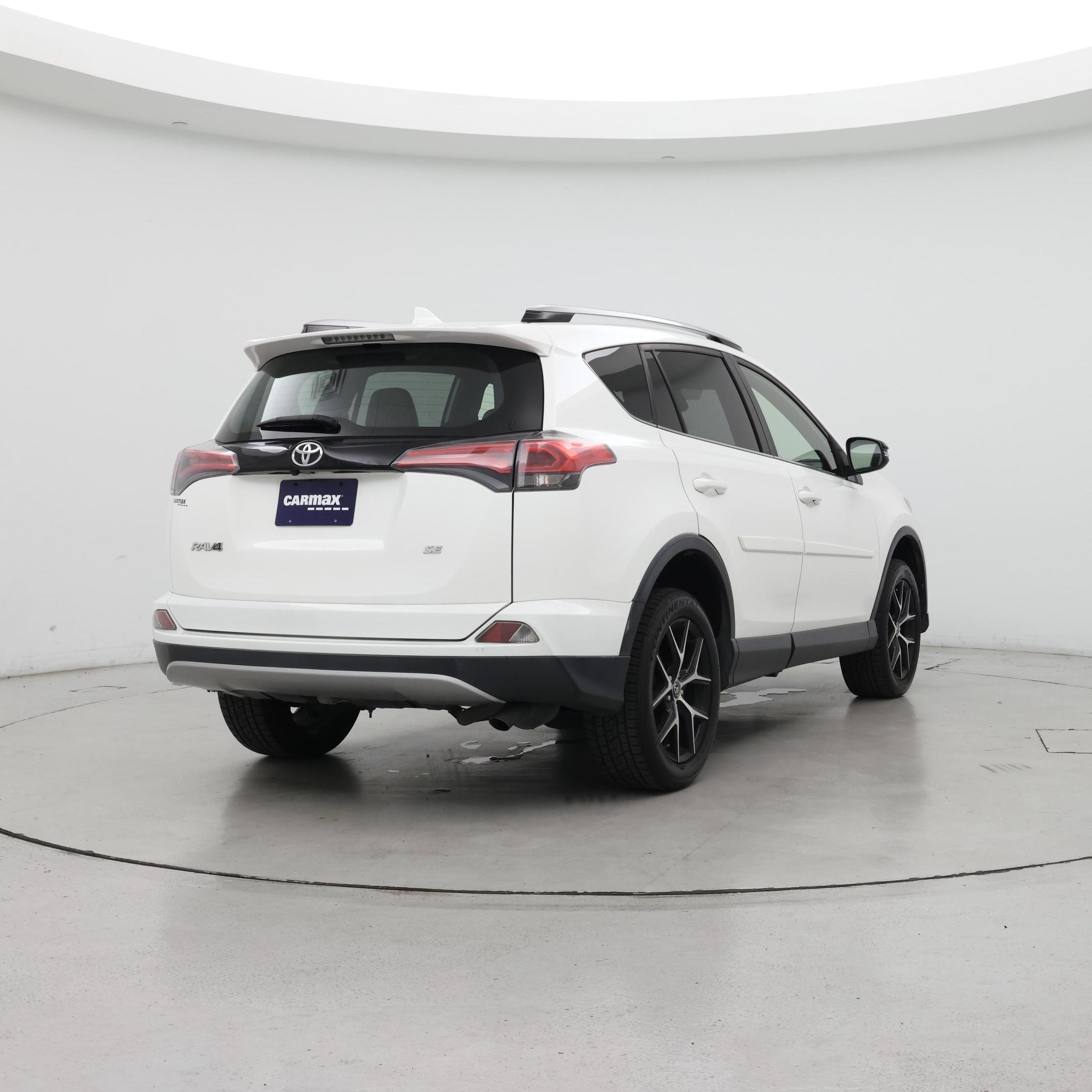 Thumbnail: 2017 Toyota RAV4 - 8