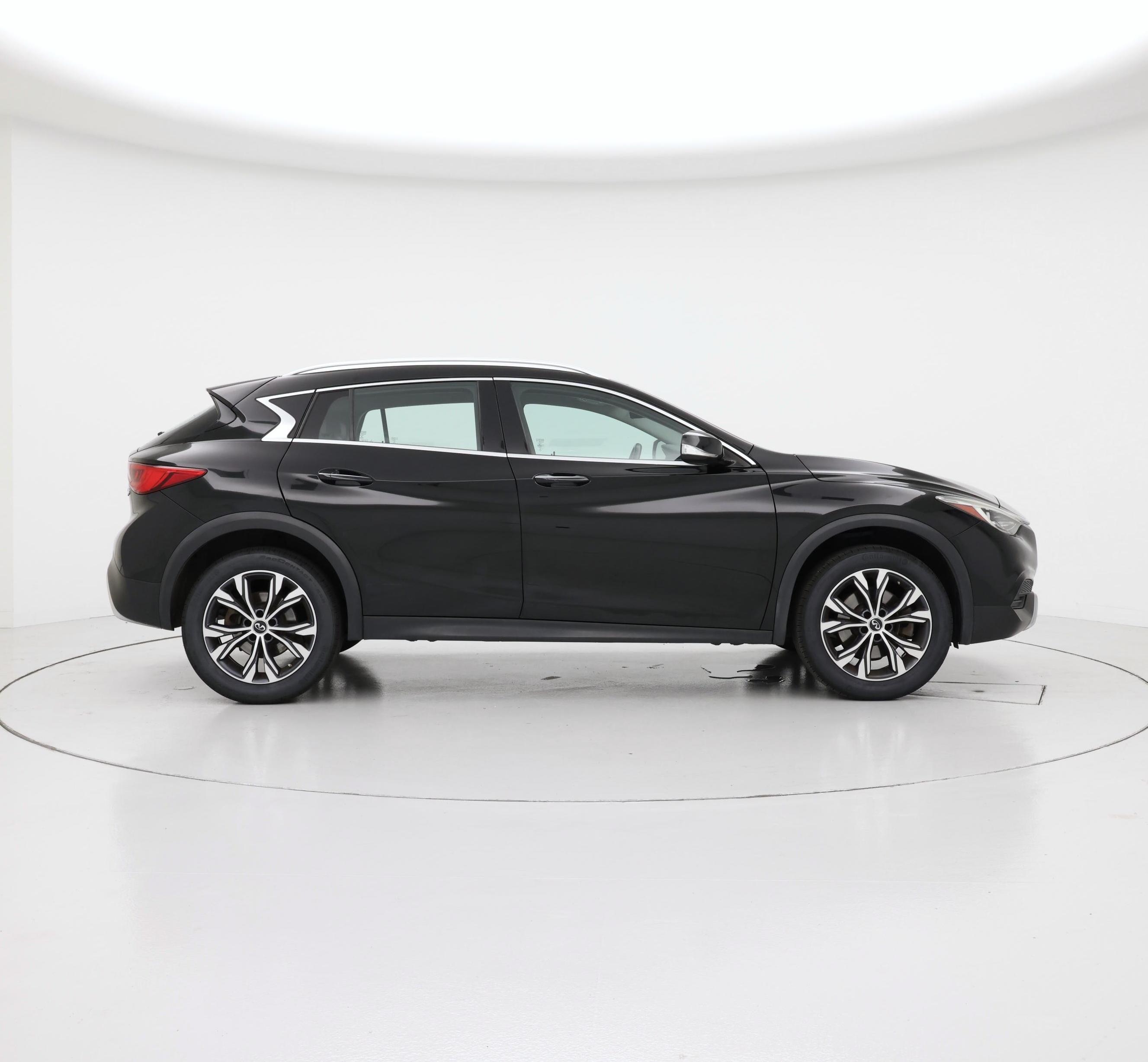 Thumbnail: 2017 INFINITI QX30 - 7