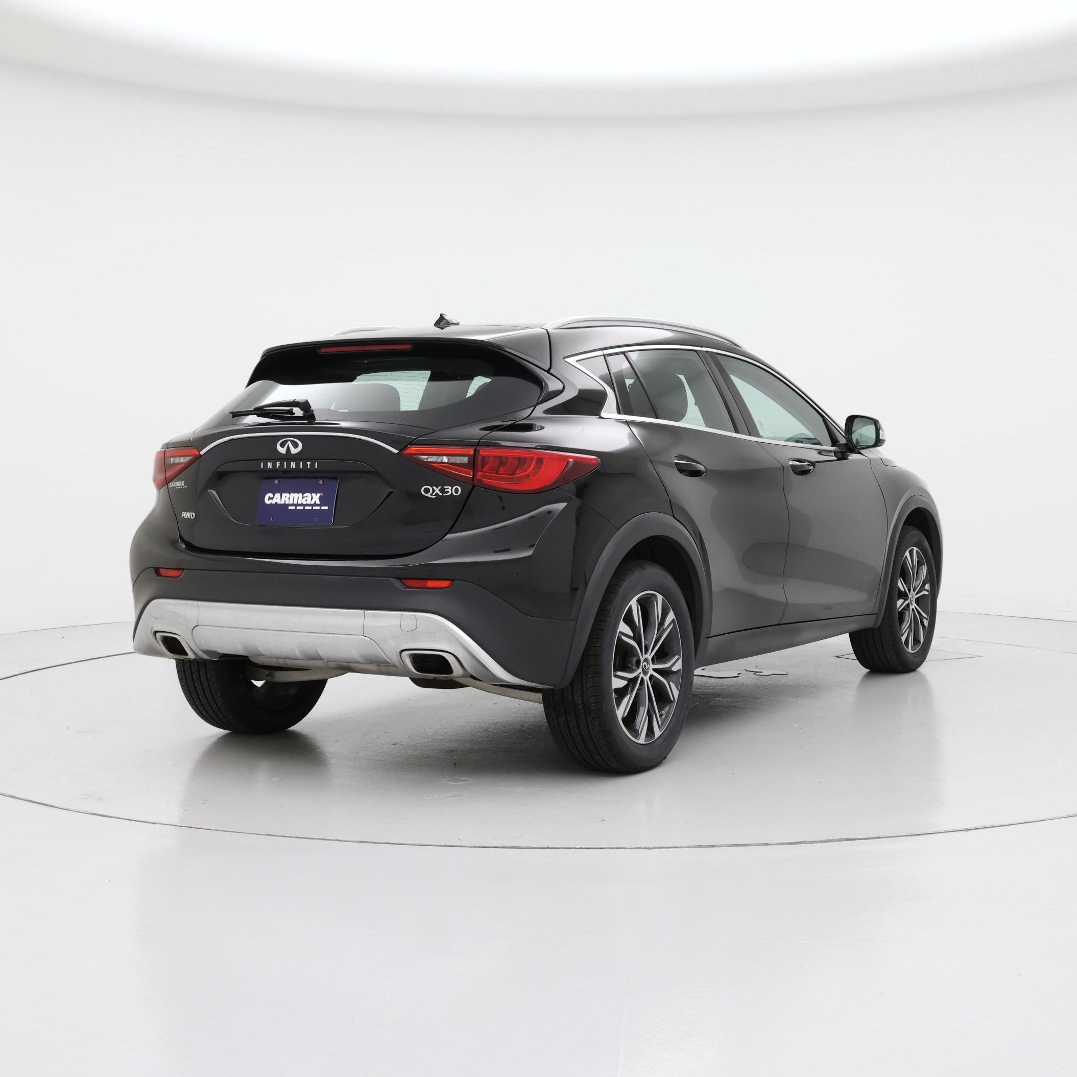 Thumbnail: 2017 INFINITI QX30 - 8