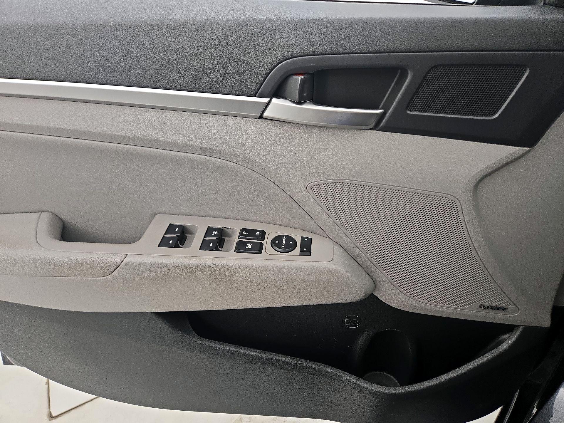 Thumbnail: 2020 Hyundai Elantra - 12