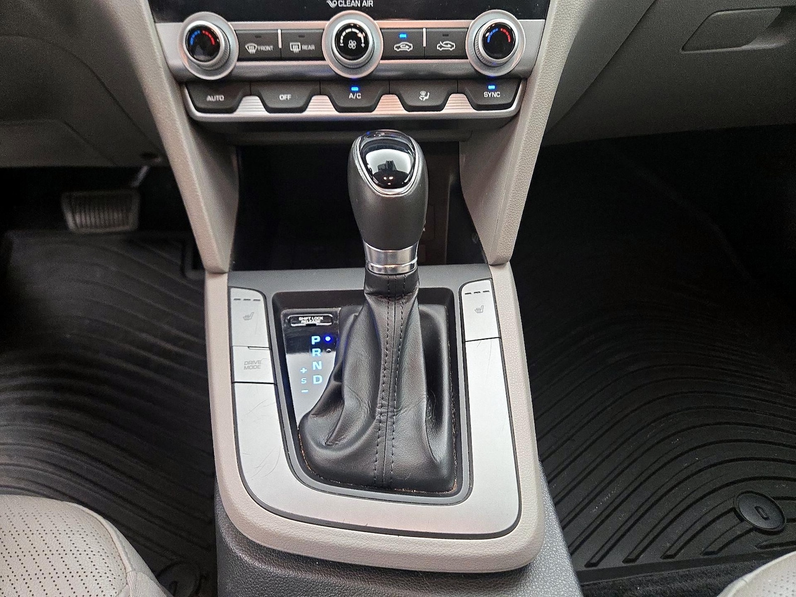 2020 Hyundai Elantra Limited - Photo 18