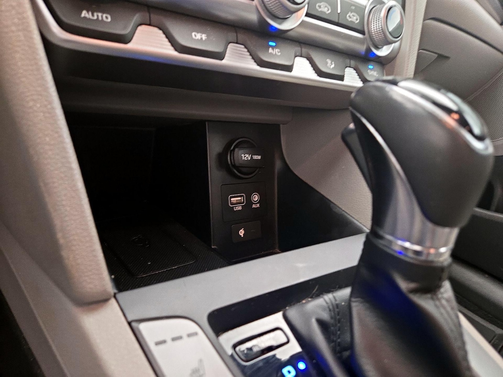 2020 Hyundai Elantra Limited - Photo 19