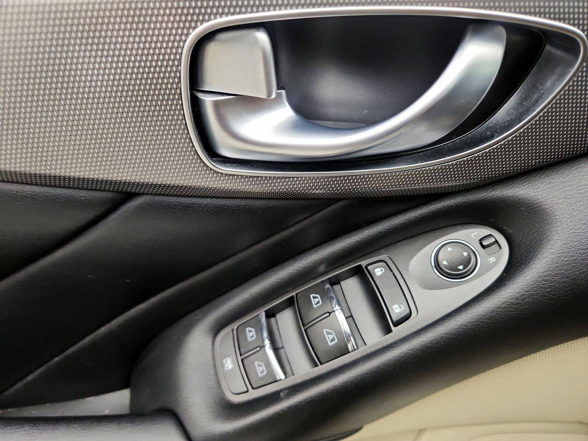 Thumbnail: 2015 INFINITI Q50 - 12
