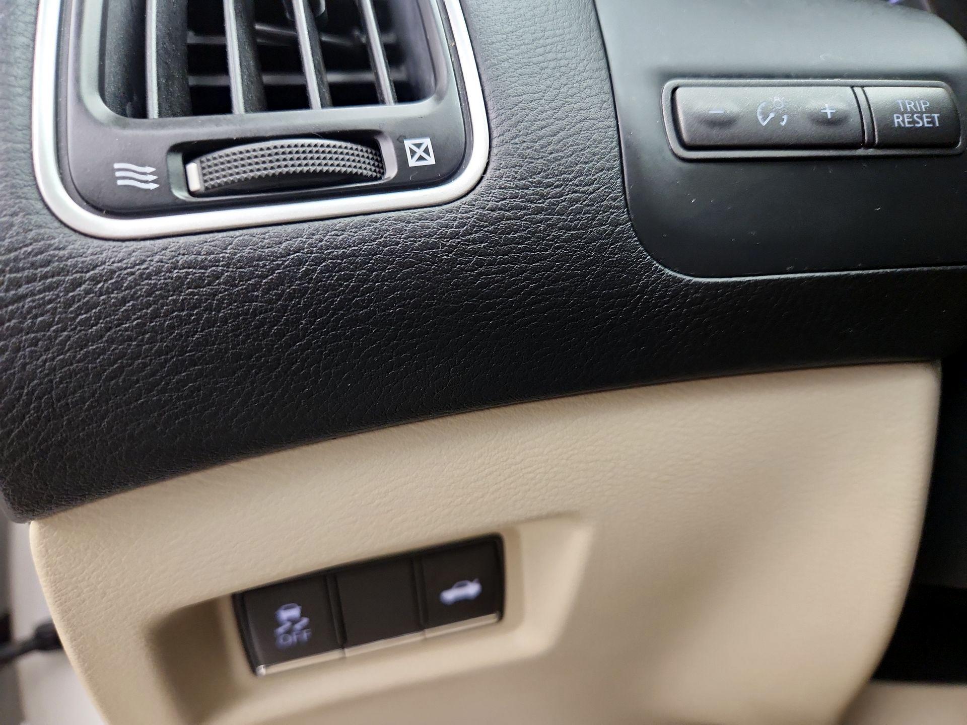 Thumbnail: 2015 INFINITI Q50 - 13